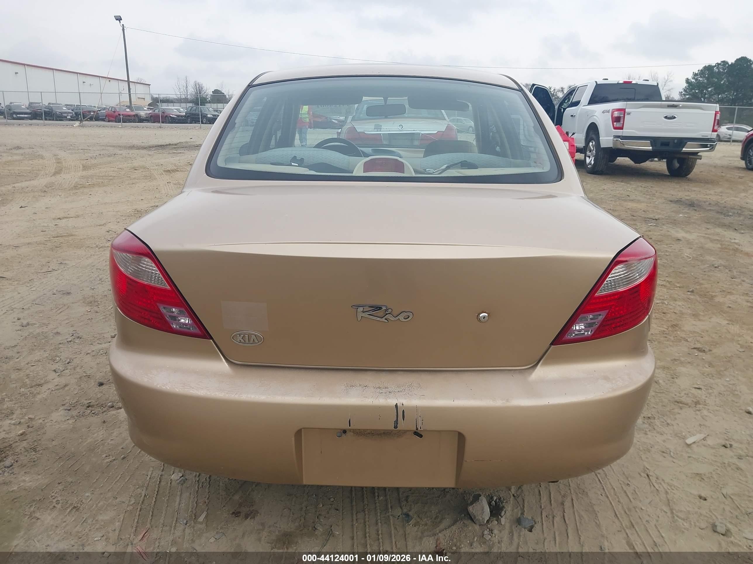 2001 Kia Rio   Beige vin: KNADC123X16014652