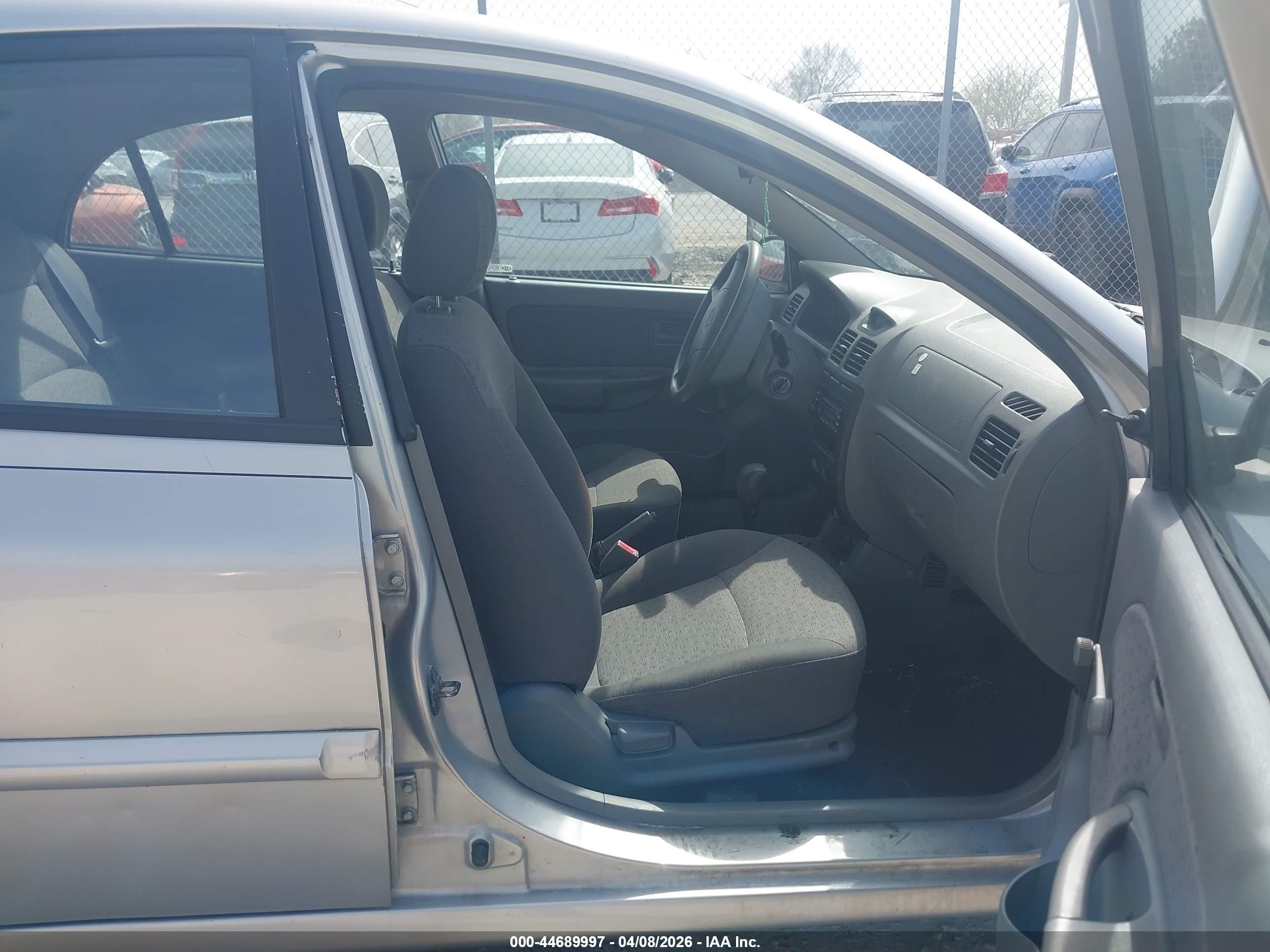 2005 Kia Rio   Blue vin: KNADC125256400716