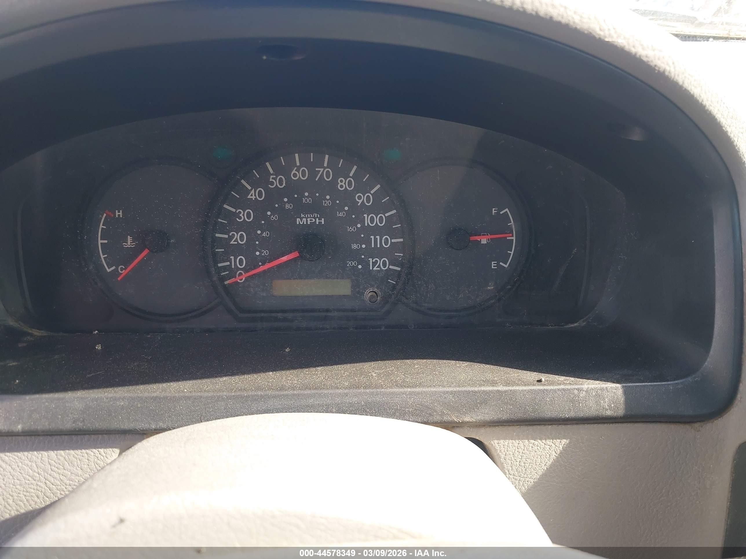 2005 Kia Rio   Белый vin: KNADC125456377679