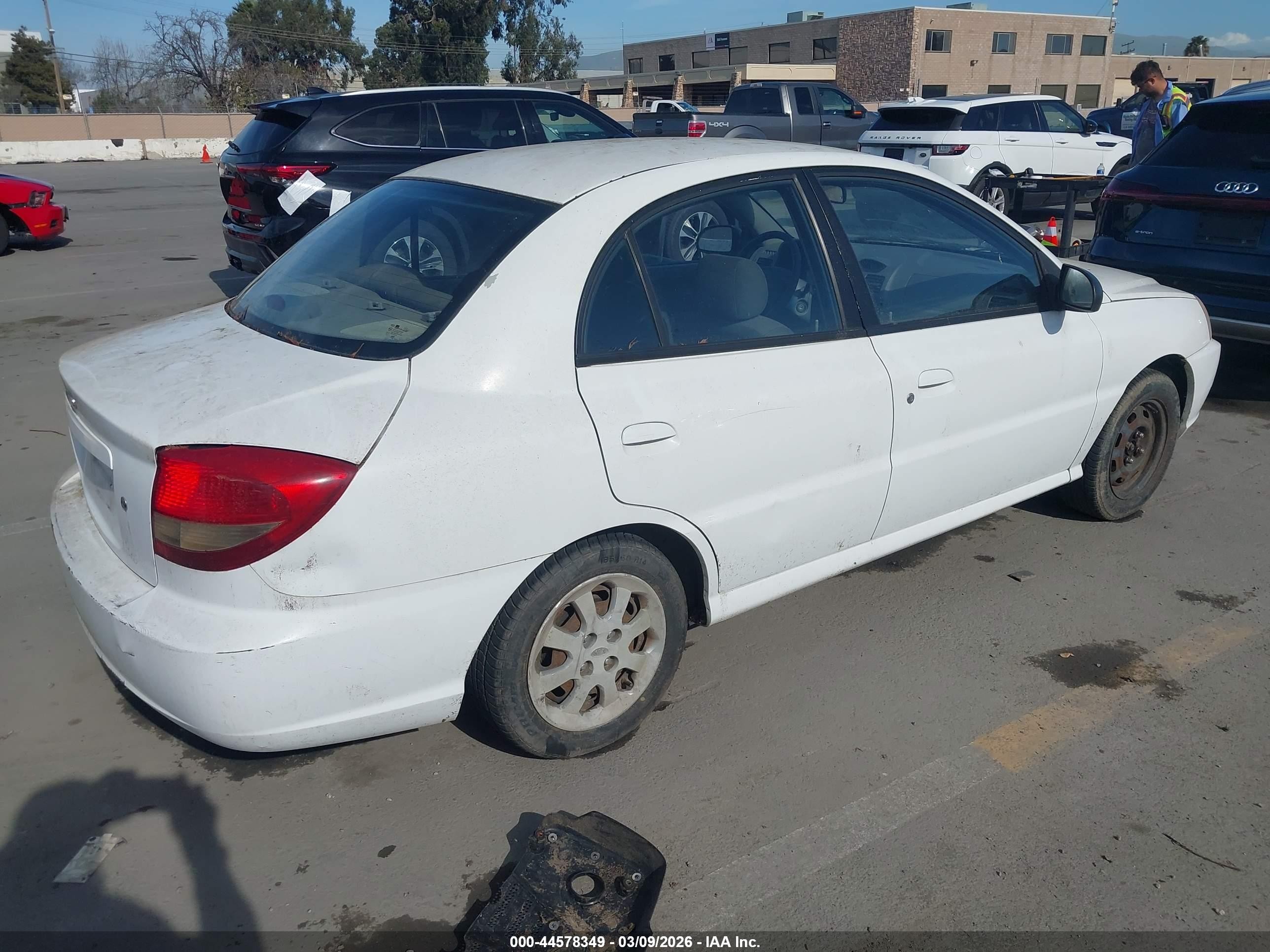 2005 Kia Rio   Белый vin: KNADC125456377679