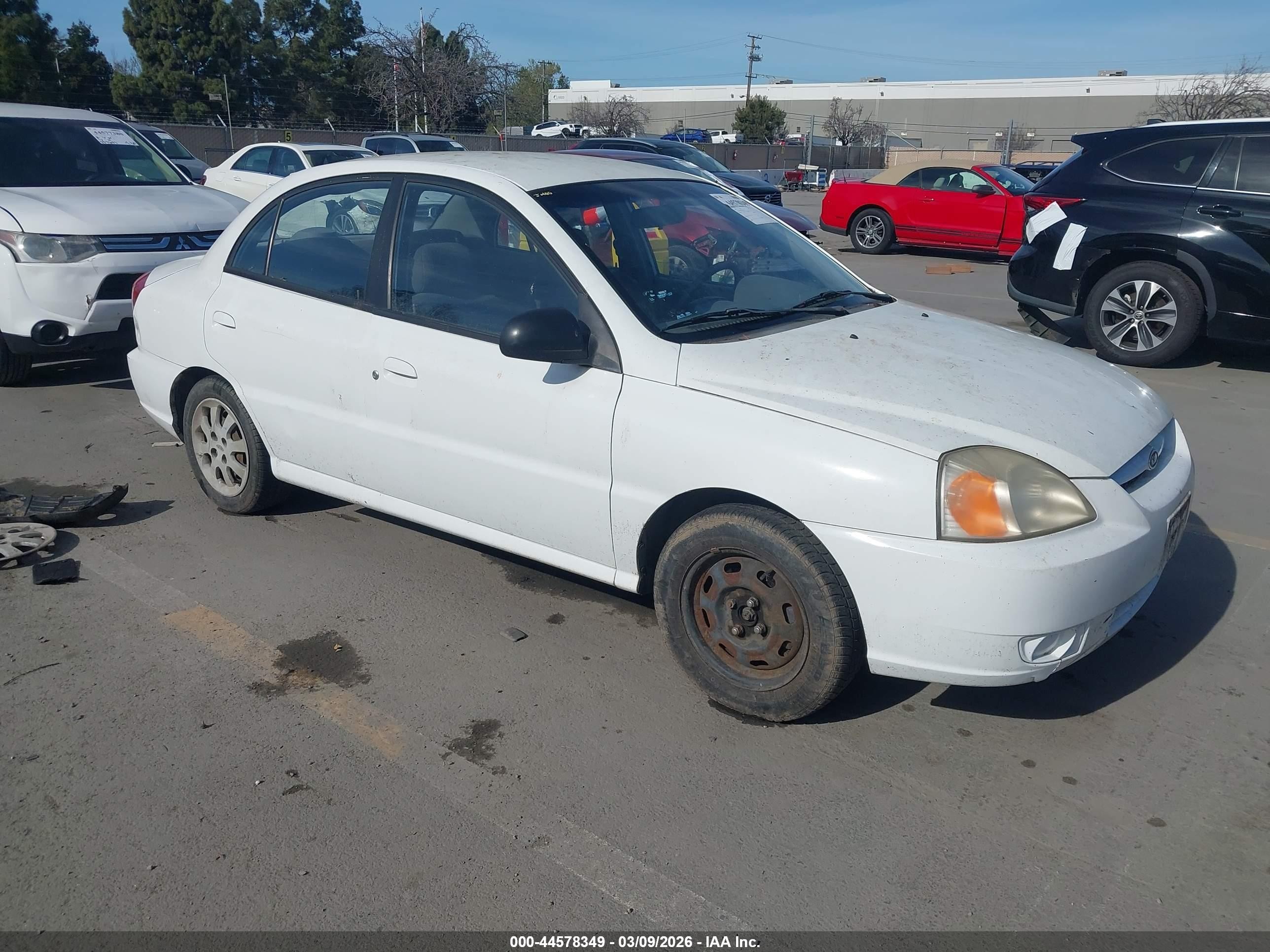 2005 Kia Rio   White vin: KNADC125456377679