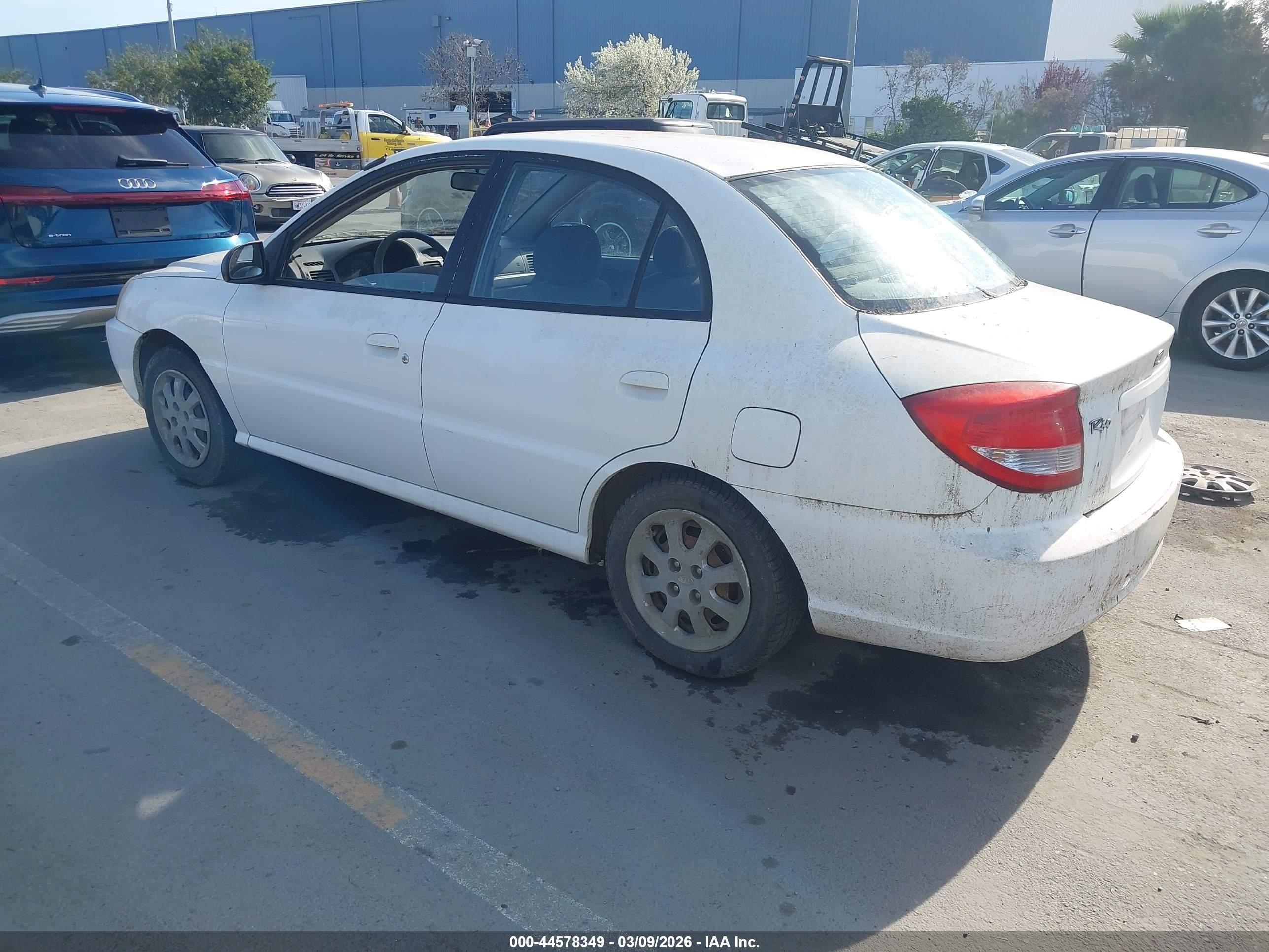 2005 Kia Rio   Белый vin: KNADC125456377679