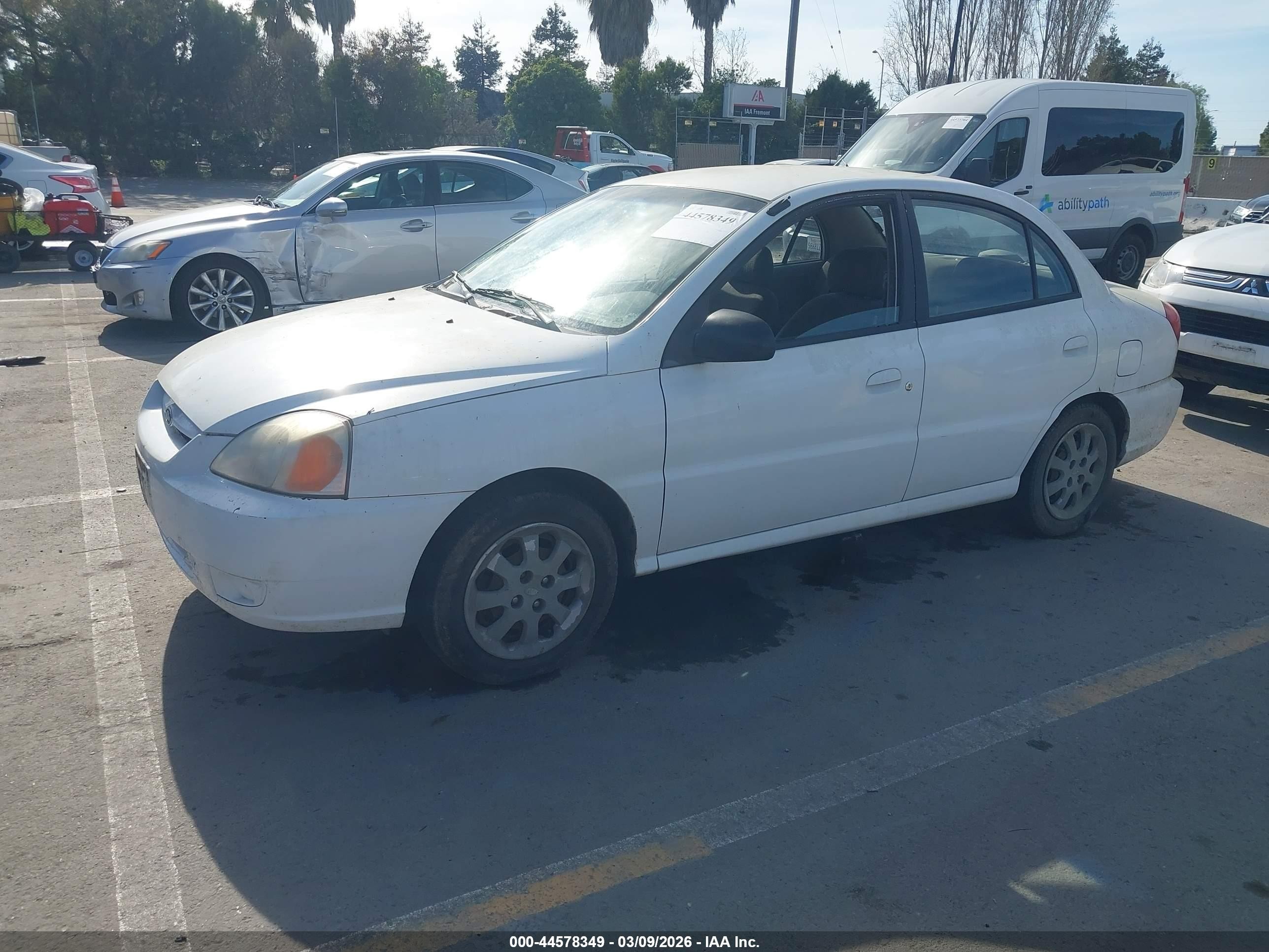 2005 Kia Rio   Белый vin: KNADC125456377679