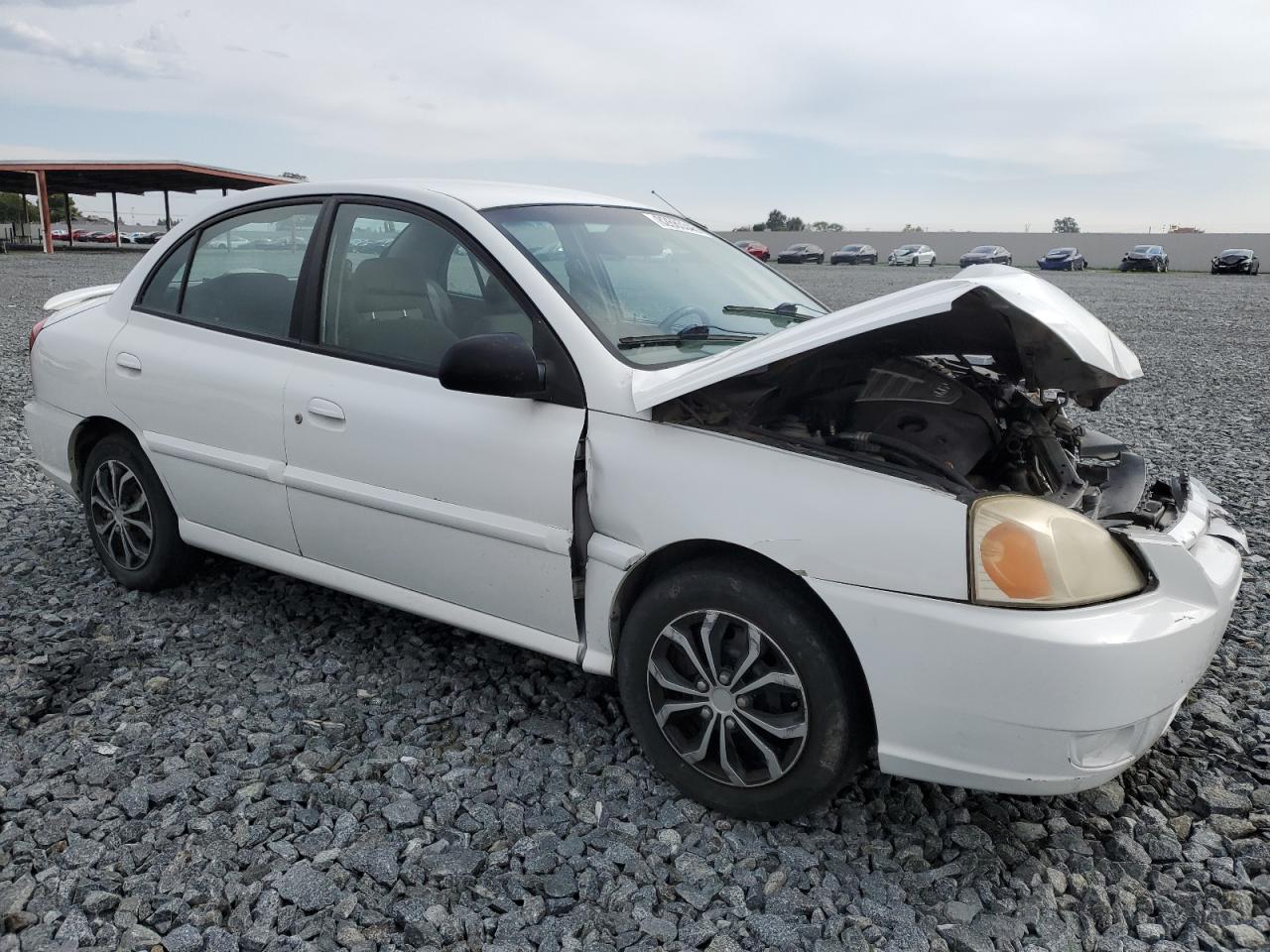 2005 Kia Rio White vin: KNADC125556374547