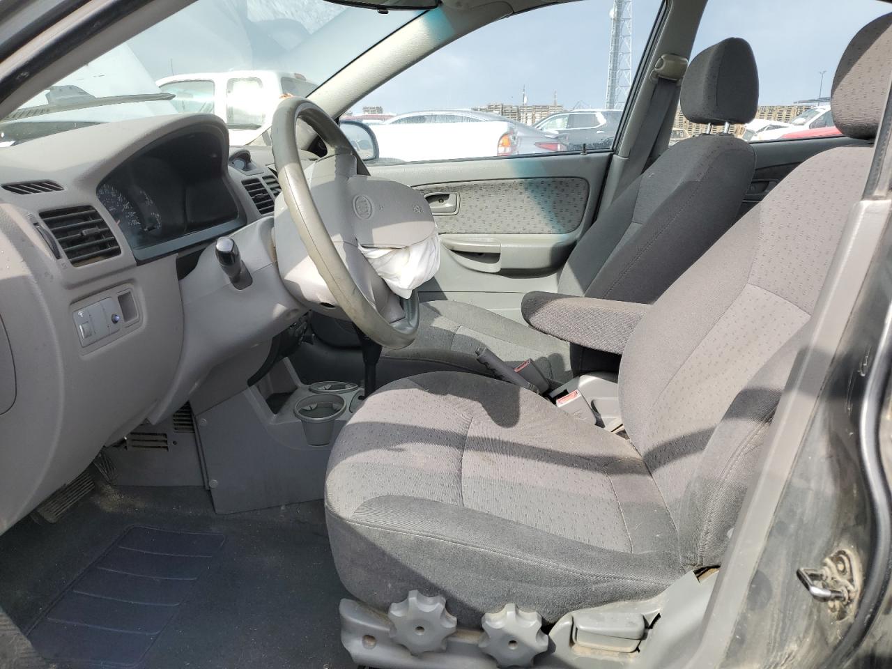 2005 Kia Rio White vin: KNADC125556374547