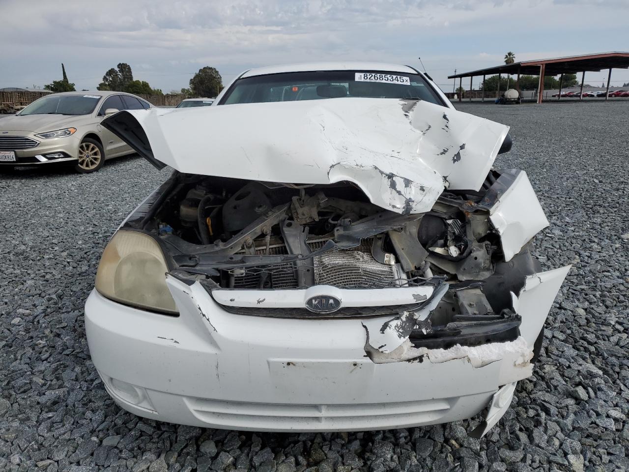 2005 Kia Rio White vin: KNADC125556374547