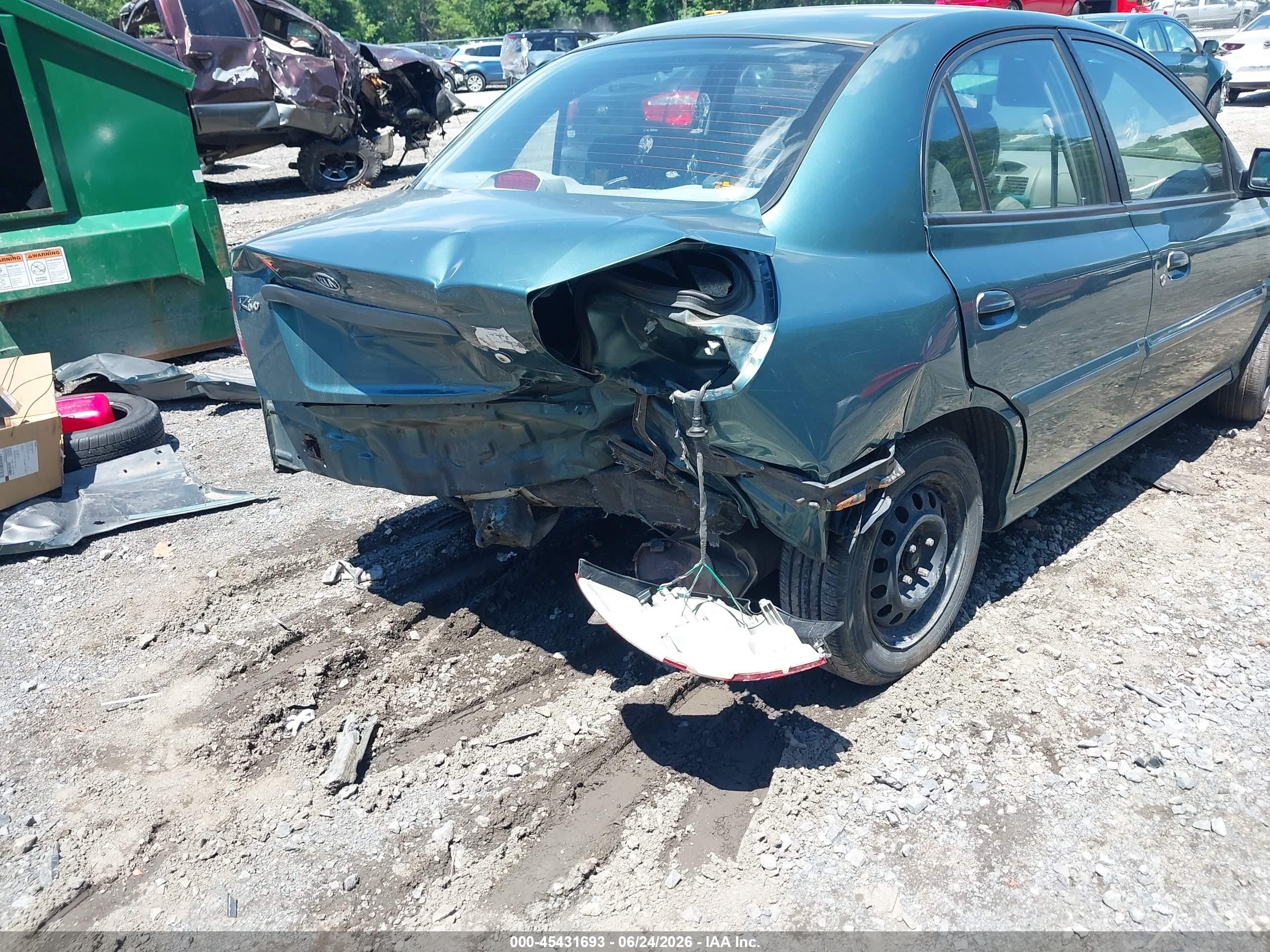 2003 Kia Rio   Green vin: KNADC125636274843