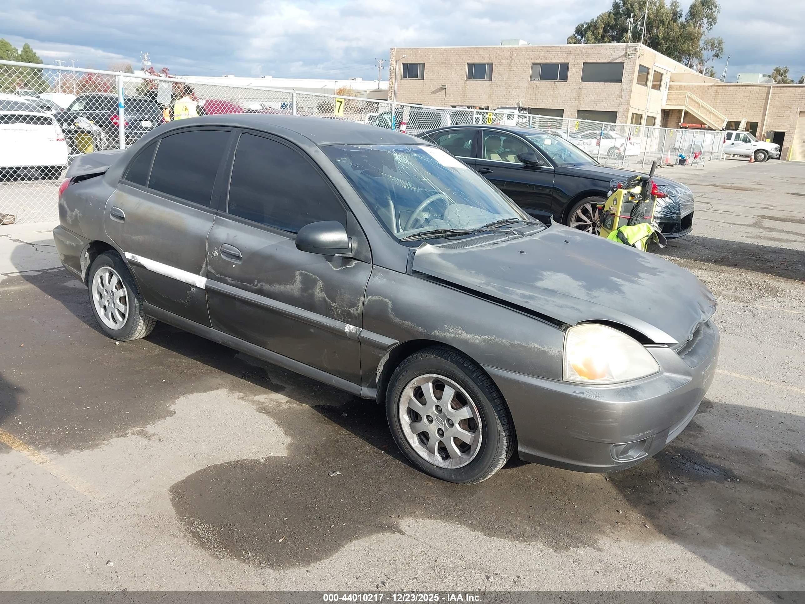 2005 Kia Rio   Gray vin: KNADC125756375988