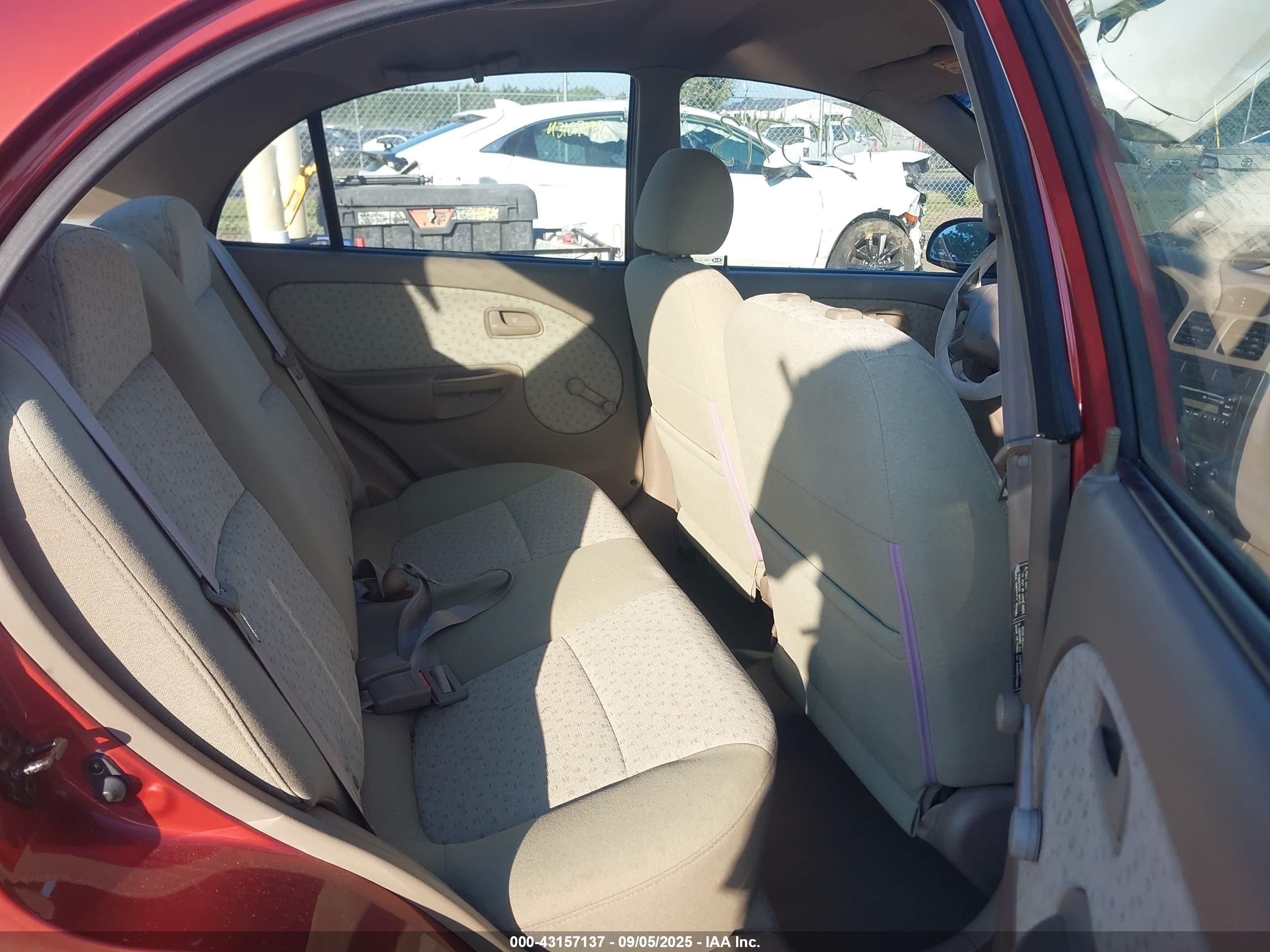 2005 Kia Rio   Burgundy vin: KNADC125956368962