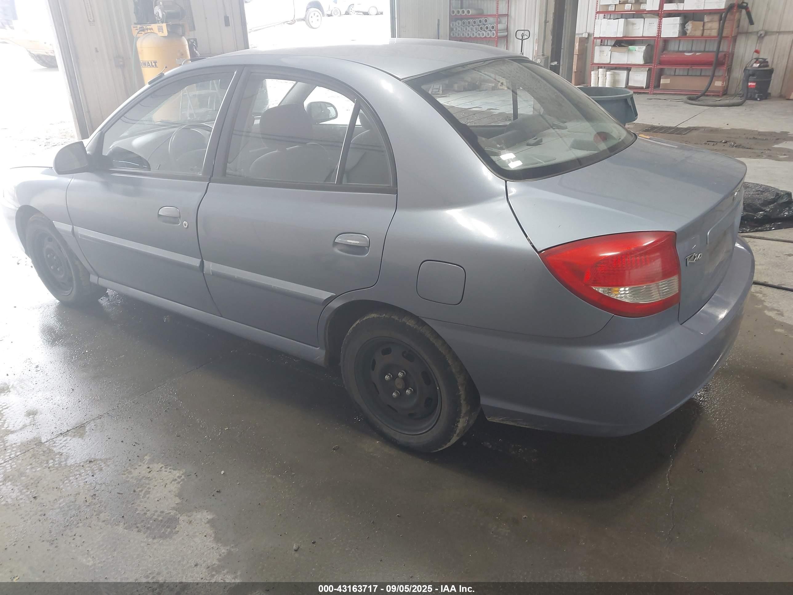 2005 Kia Rio   Blue vin: KNADC125X56376049