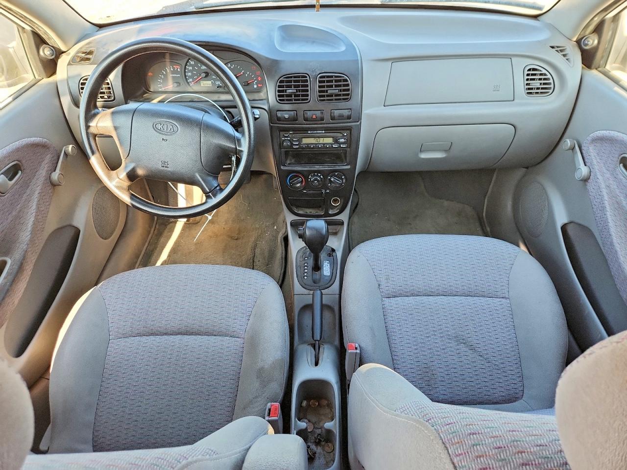 2002 Kia Rio Cinco White vin: KNADC163126054694