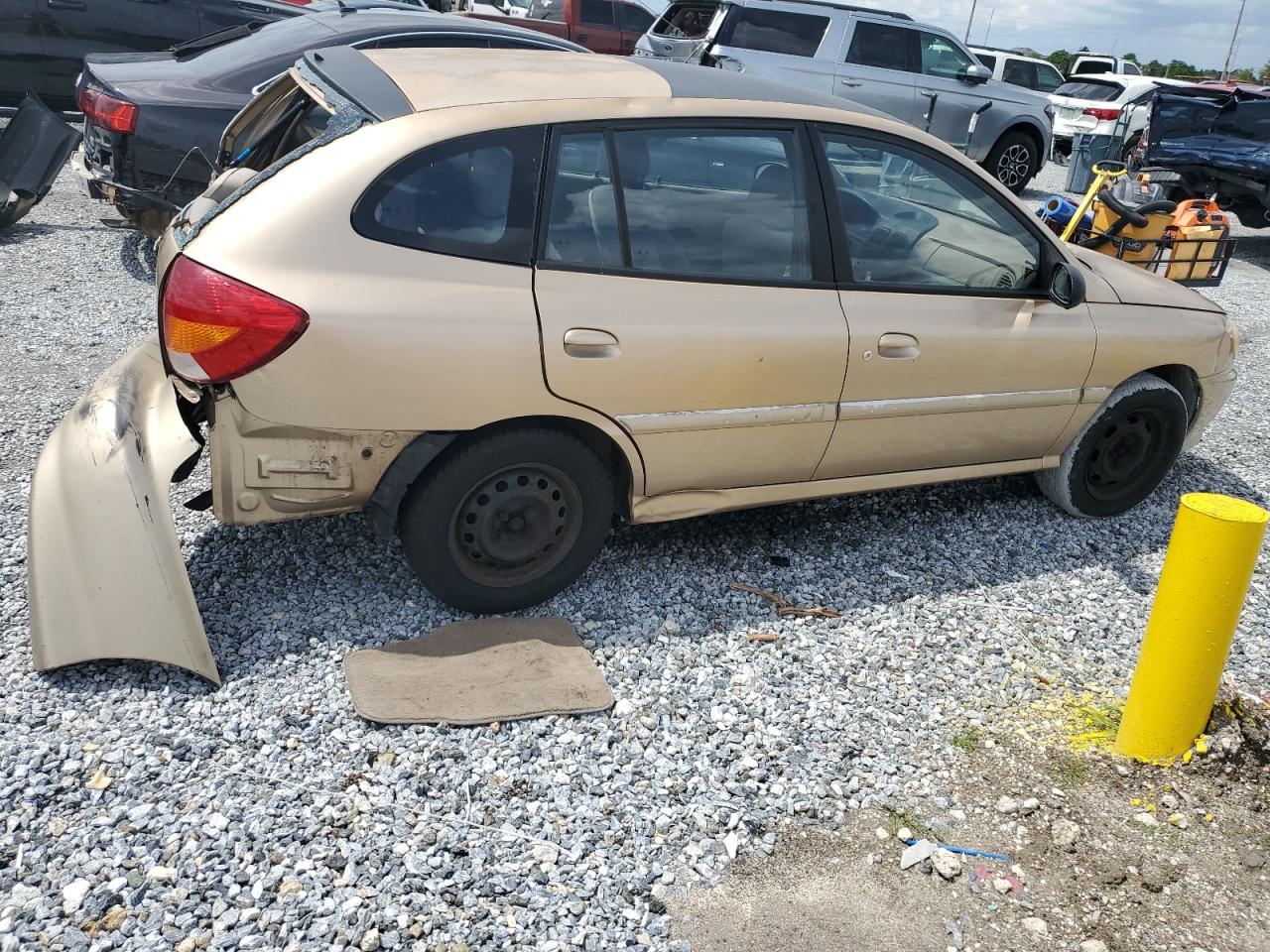 2002 Kia Rio Cinco Gold vin: KNADC163126089428