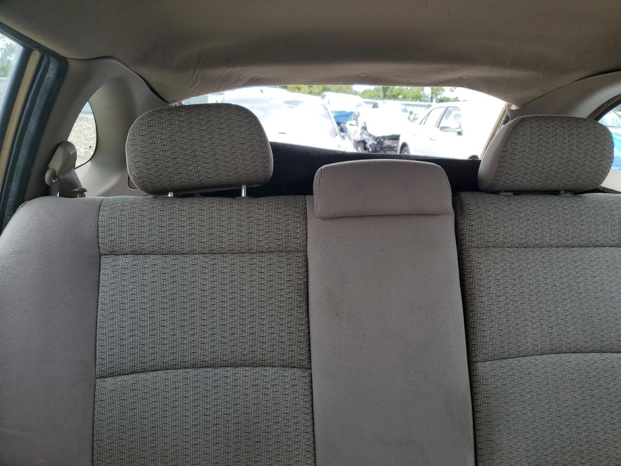 2002 Kia Rio Cinco Gold vin: KNADC163126089428