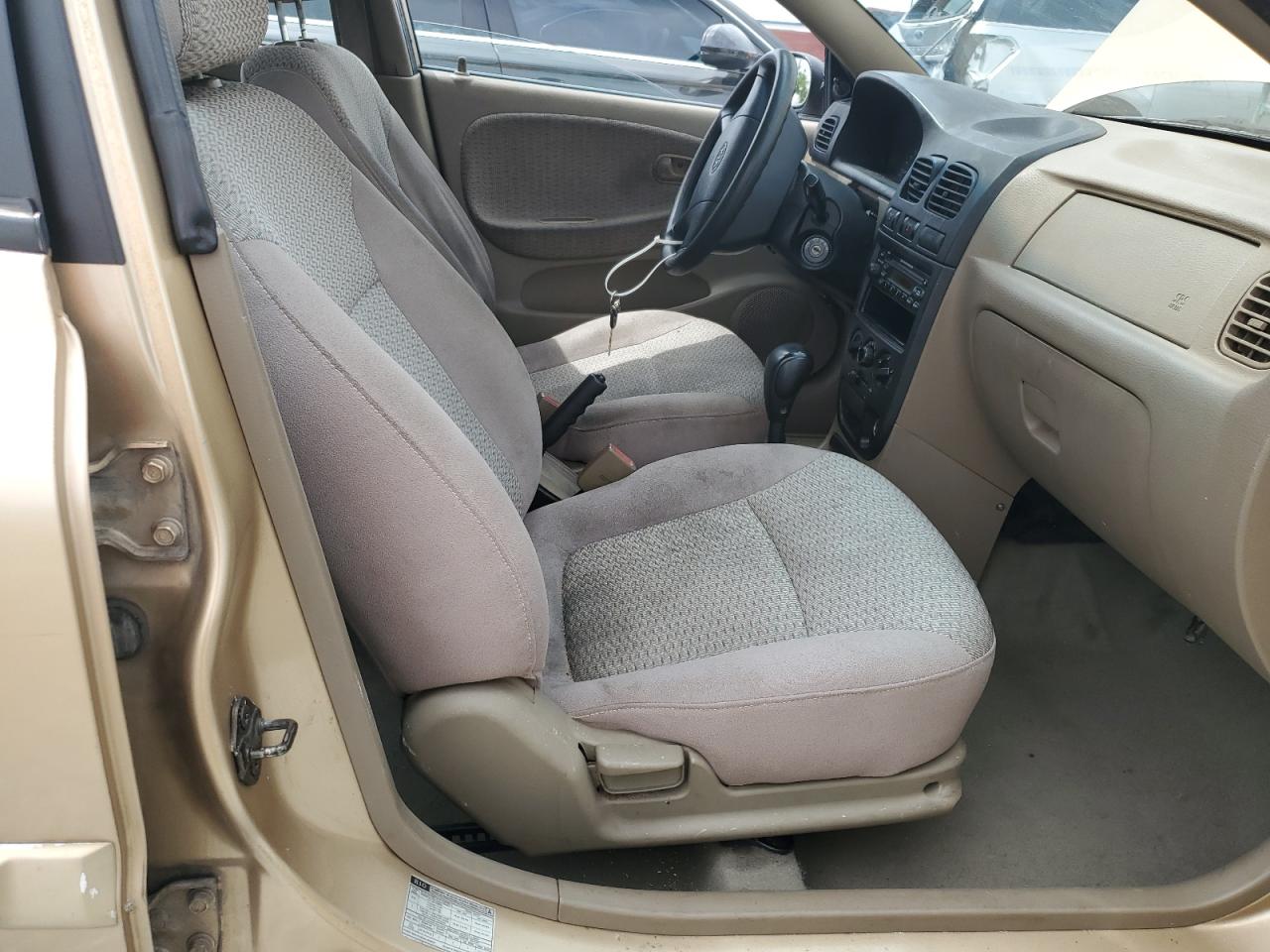 2002 Kia Rio Cinco Gold vin: KNADC163126089428