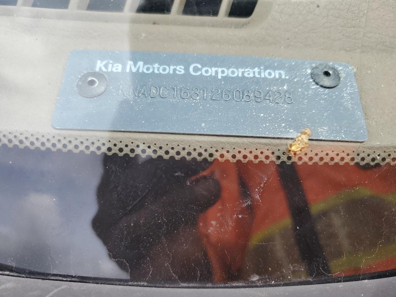 2002 Kia Rio Cinco Gold vin: KNADC163126089428