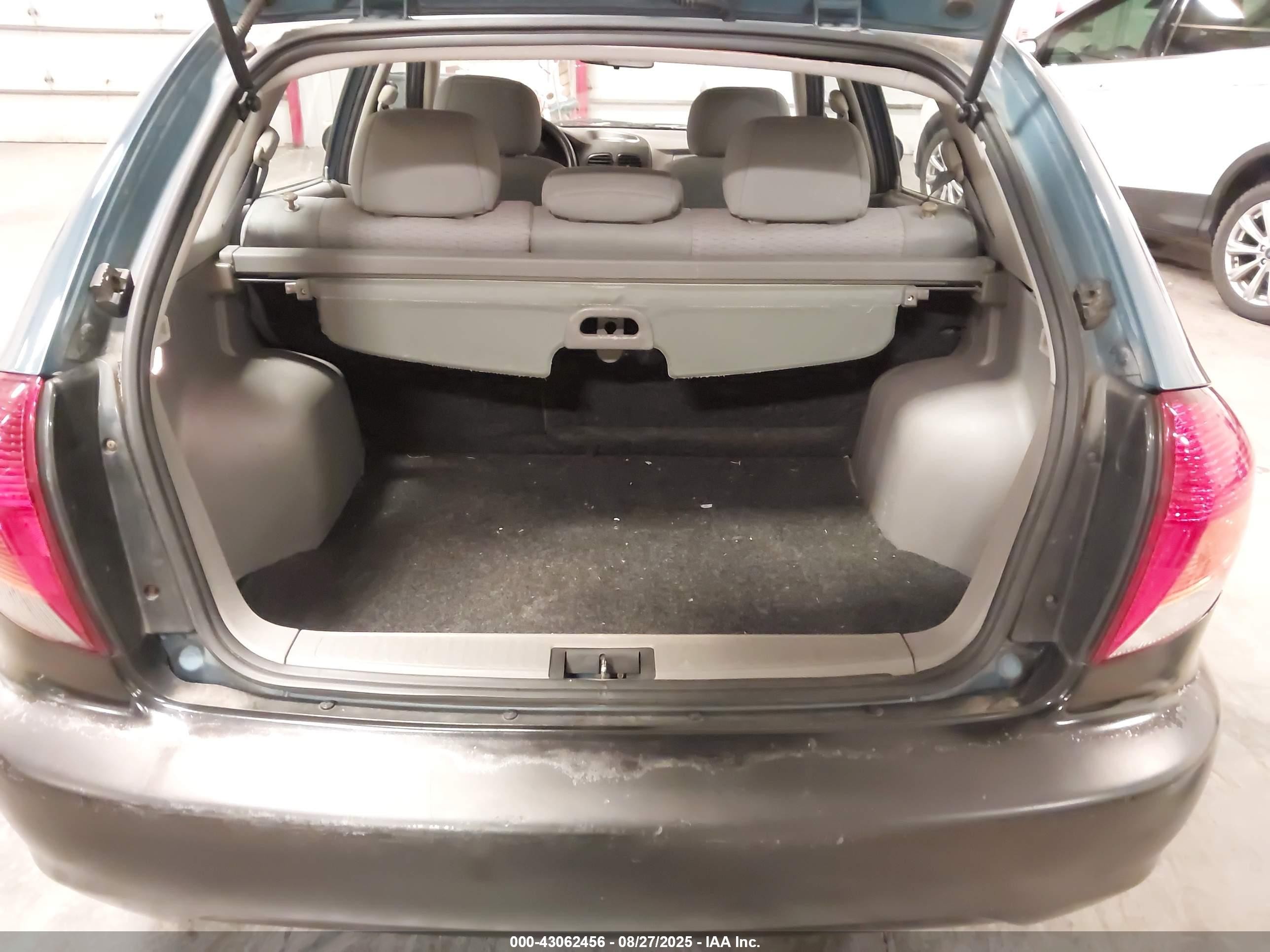 2002 Kia Rio Cinco Blue vin: KNADC163326056351