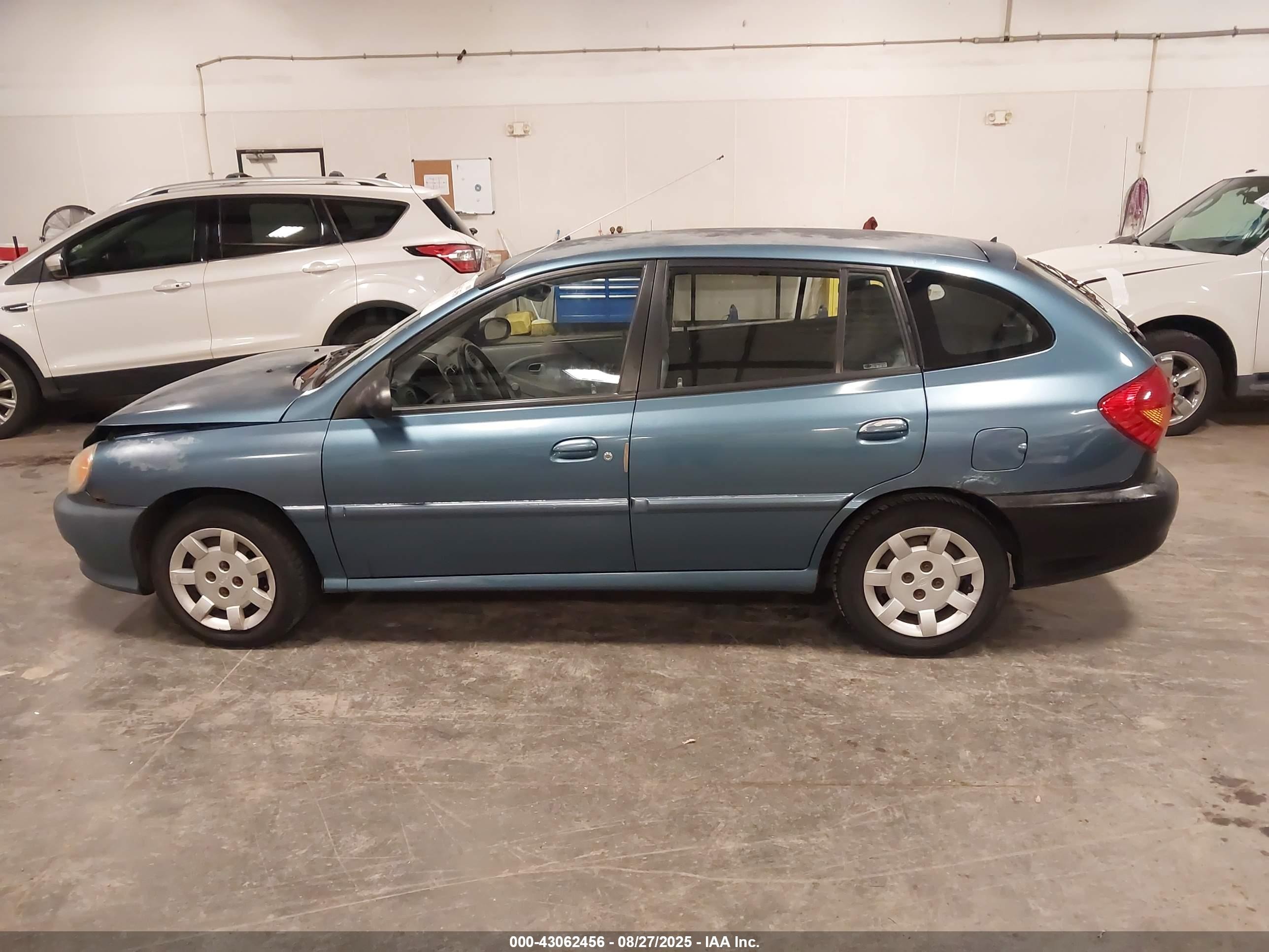 2002 Kia Rio Cinco Blue vin: KNADC163326056351