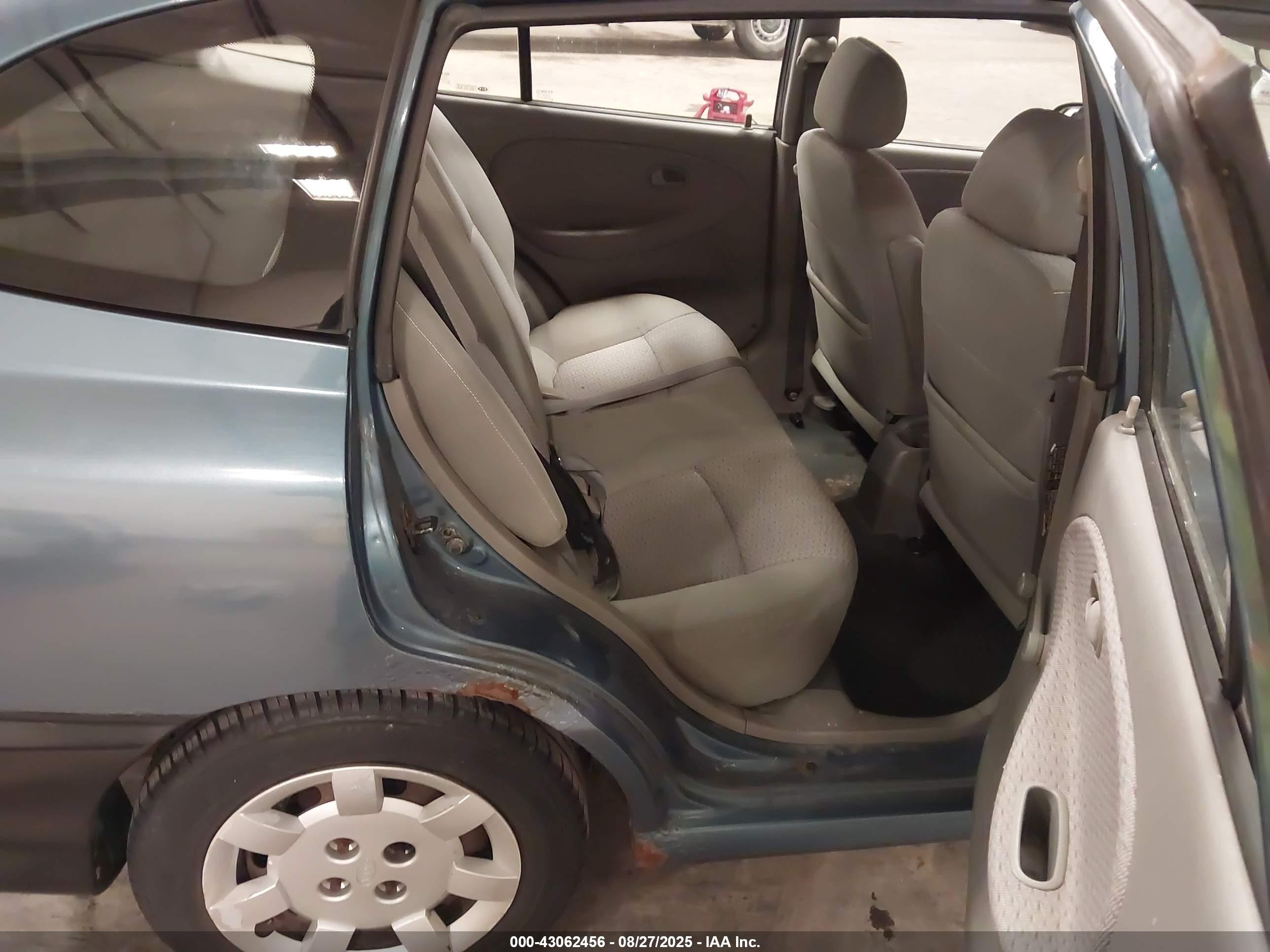 2002 Kia Rio Cinco Blue vin: KNADC163326056351