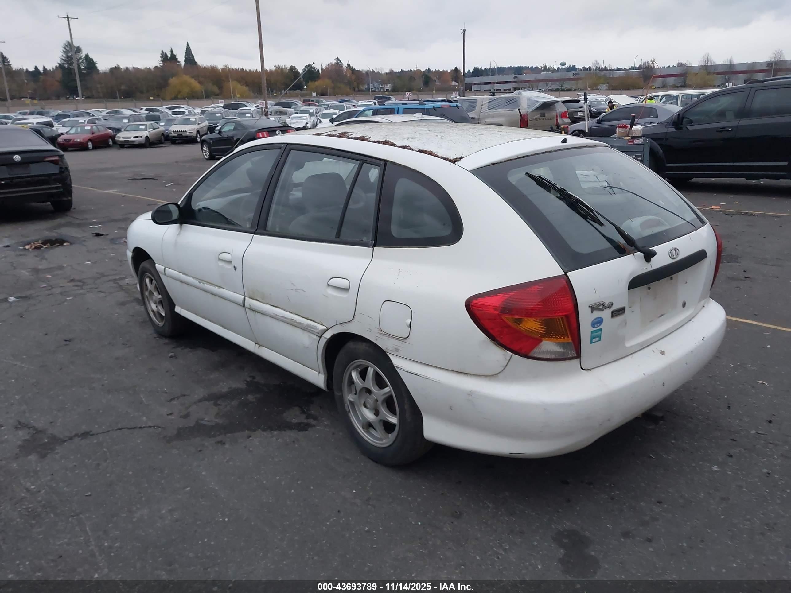 2002 Kia Rio Cinco White vin: KNADC163626077159