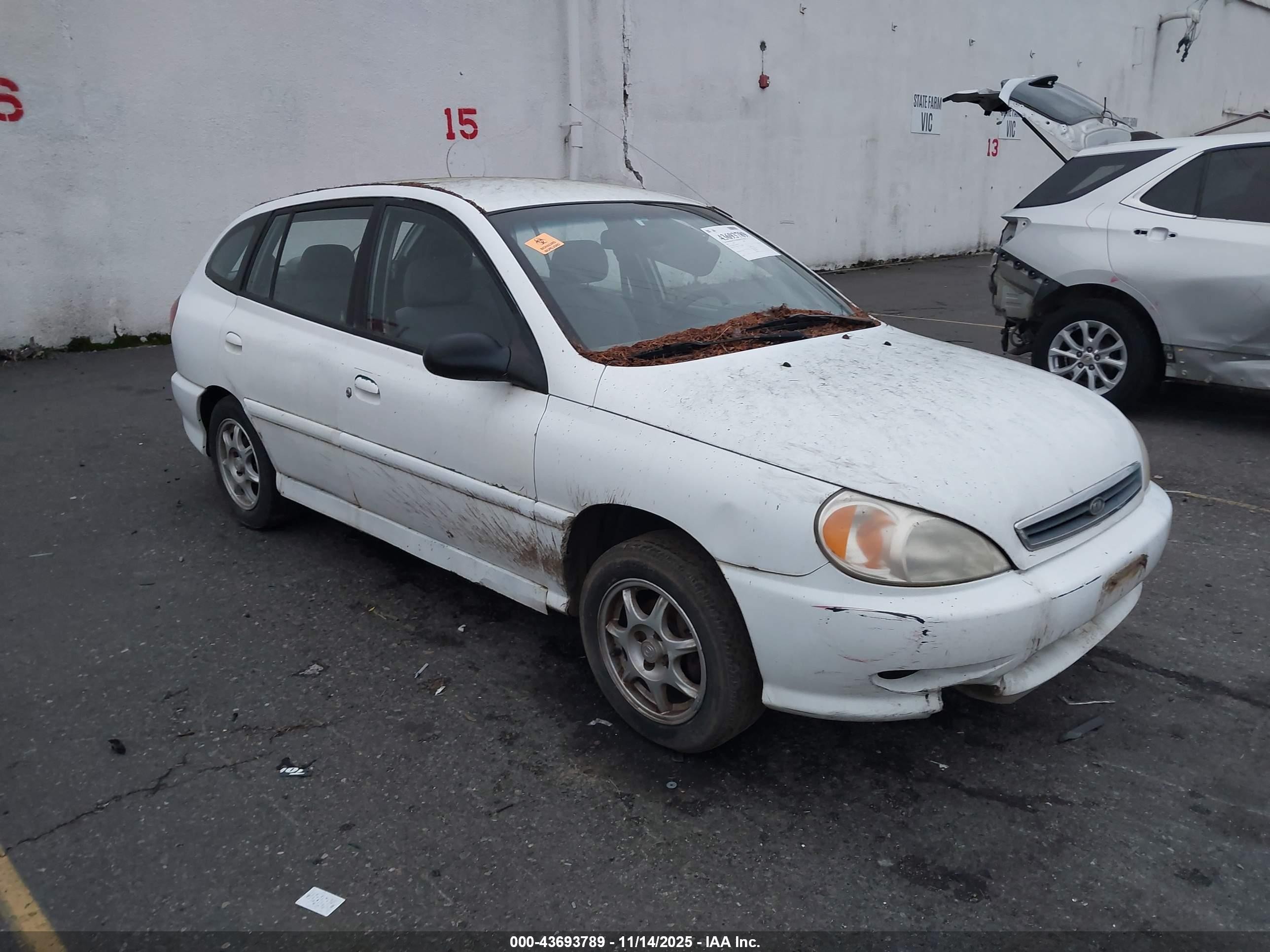2002 Kia Rio Cinco White vin: KNADC163626077159