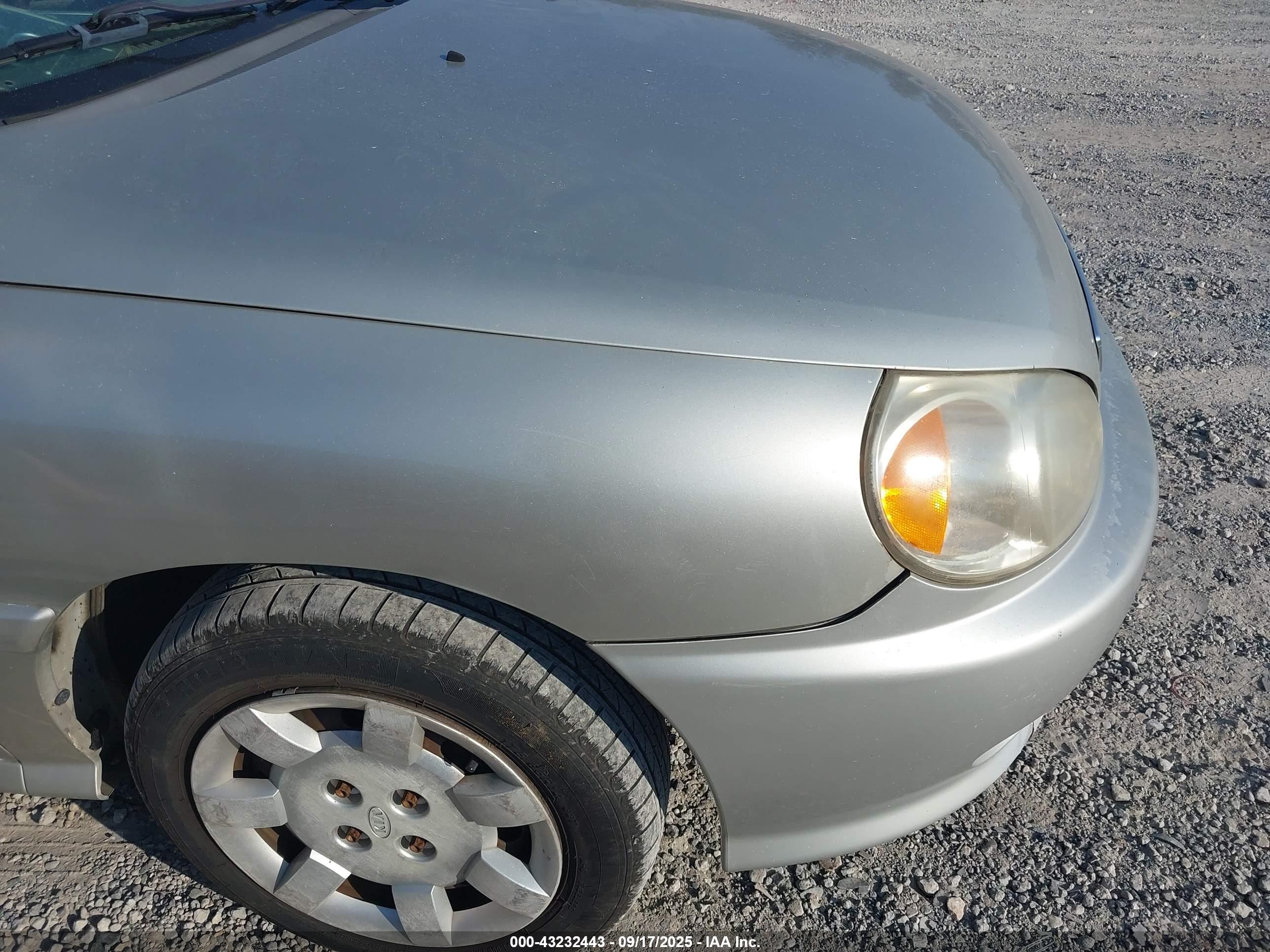 2002 Kia Rio Cinco Silver vin: KNADC163X26079660