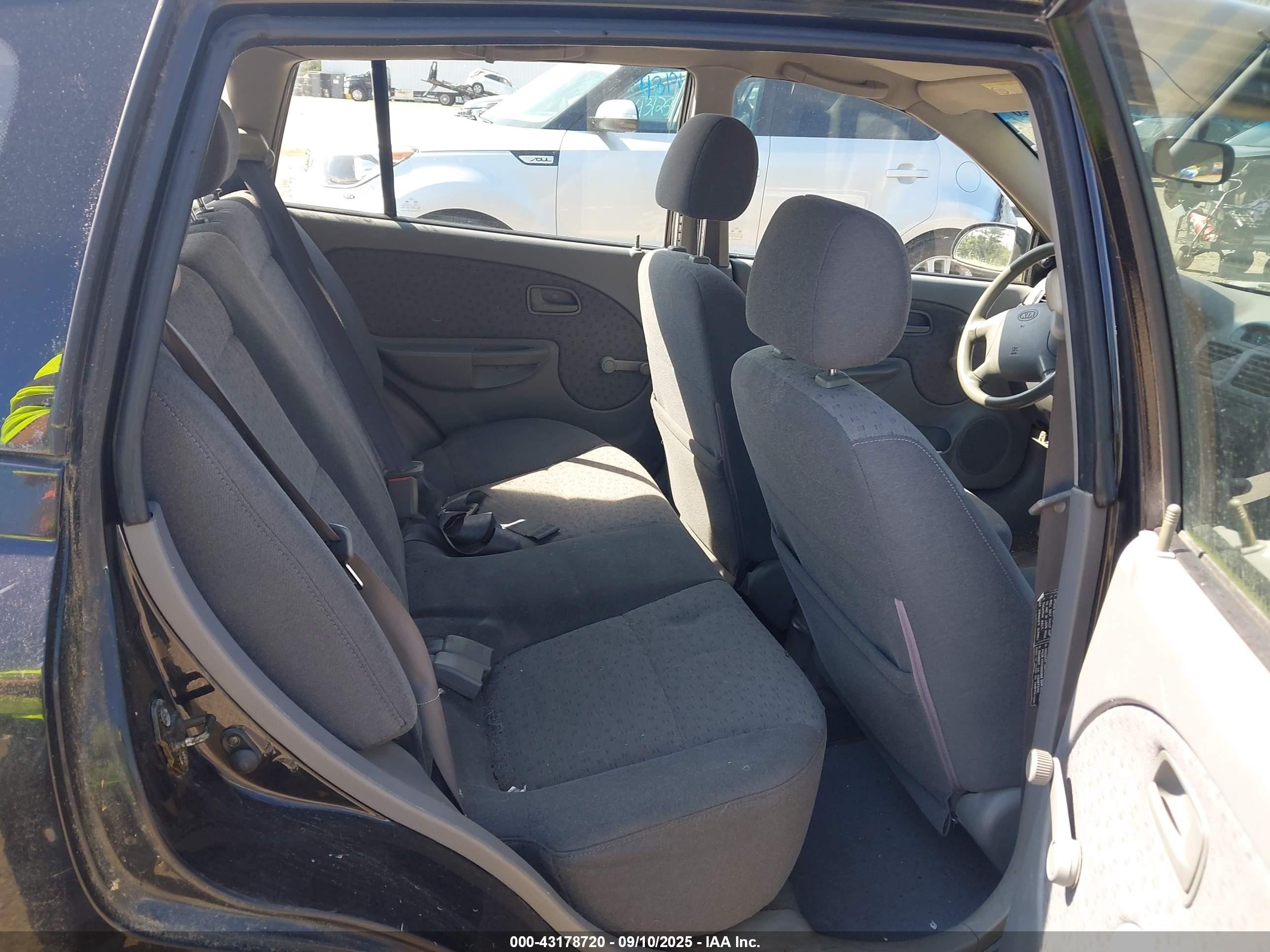 2005 Kia Rio Cinco Black vin: KNADC165156244257