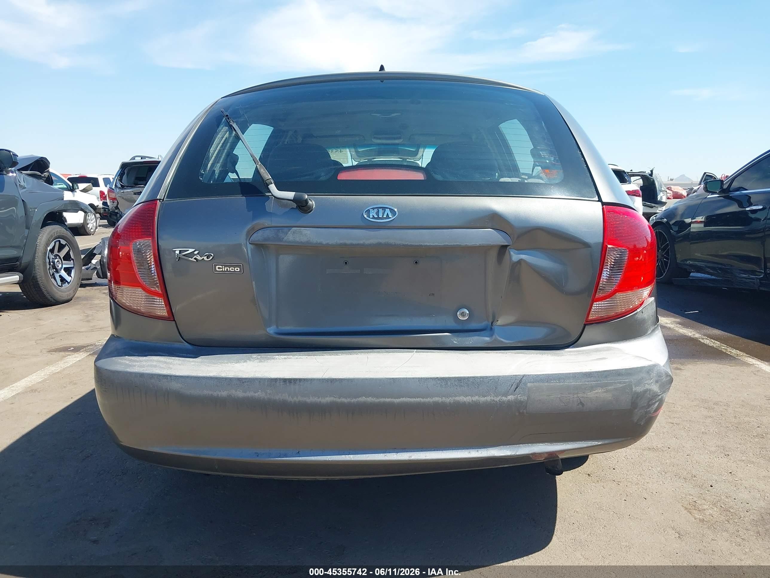 2004 Kia Rio Cinco Gray vin: KNADC165746211343