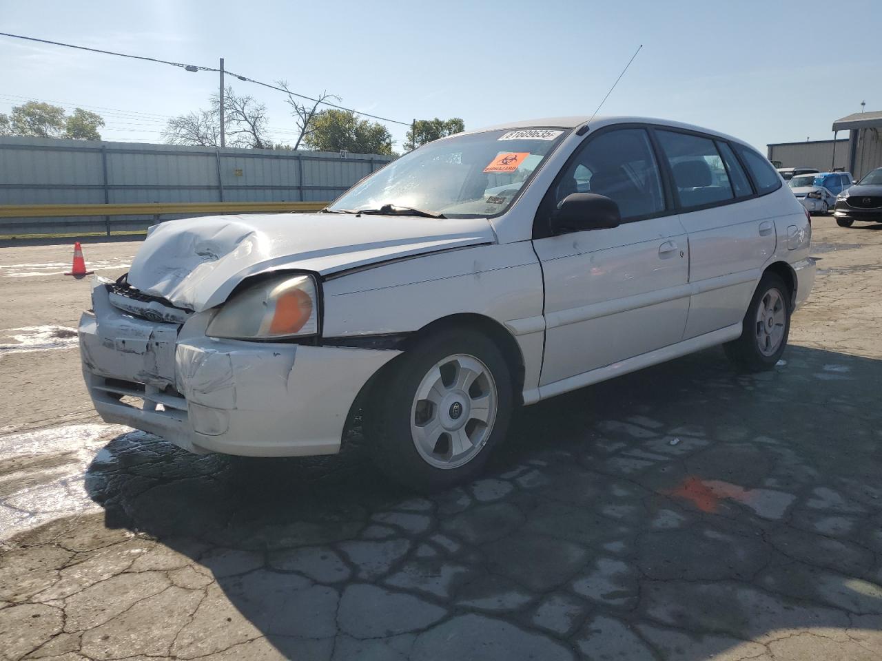 2005 Kia Rio Cinco White vin: KNADC165856266787