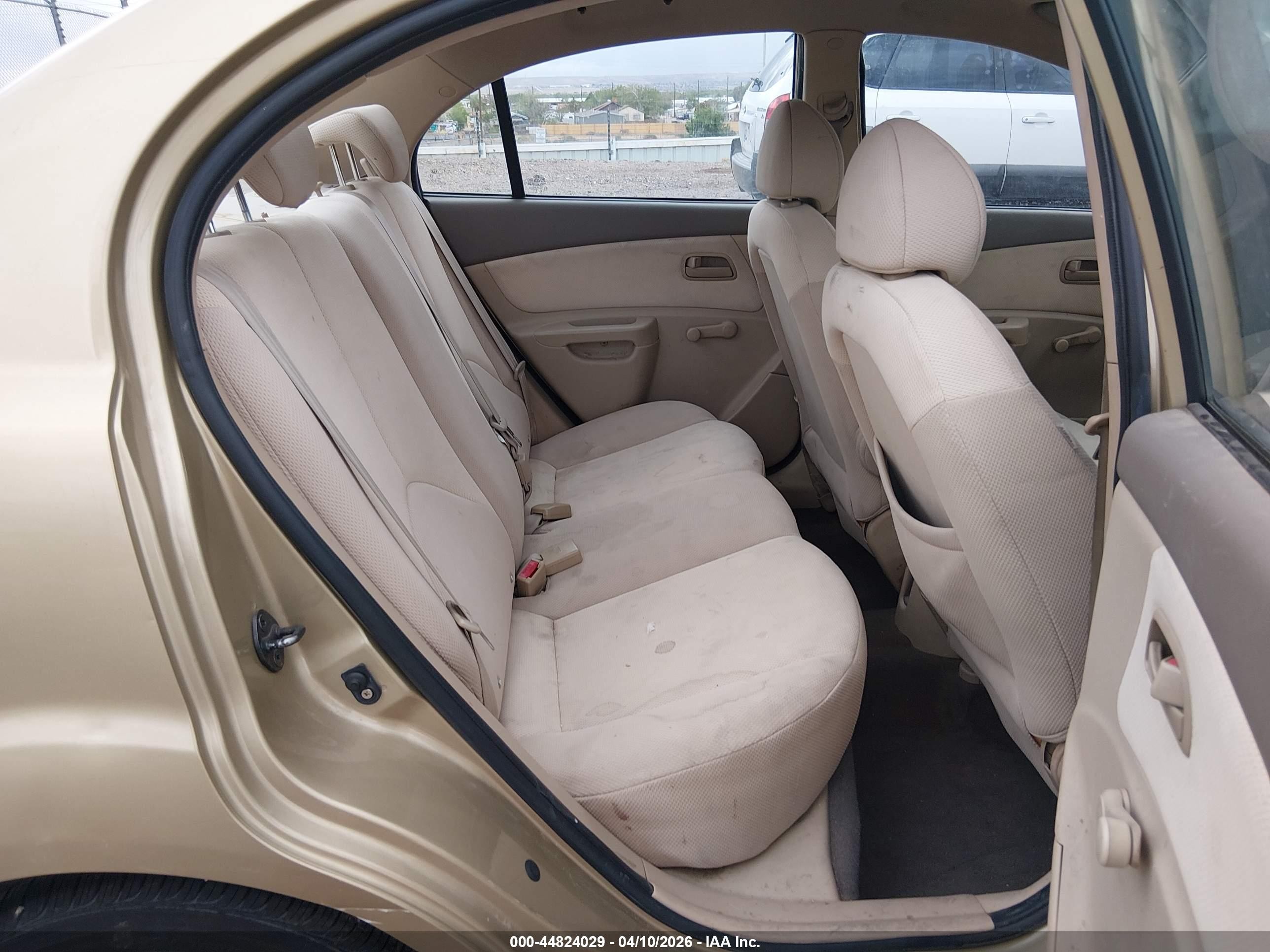 2007 Kia Rio Lx Gold vin: KNADE123076201062