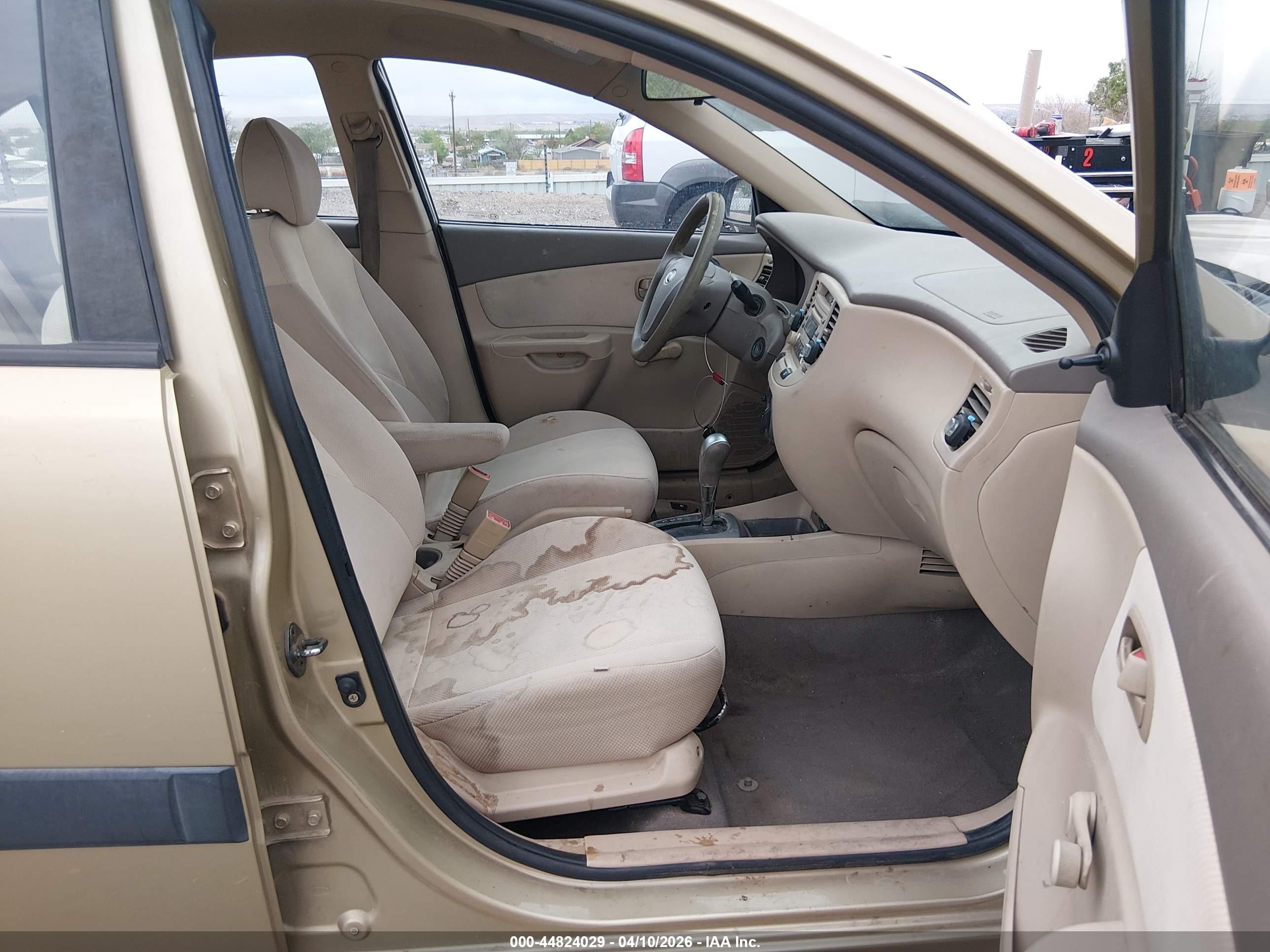 2007 Kia Rio Lx Gold vin: KNADE123076201062