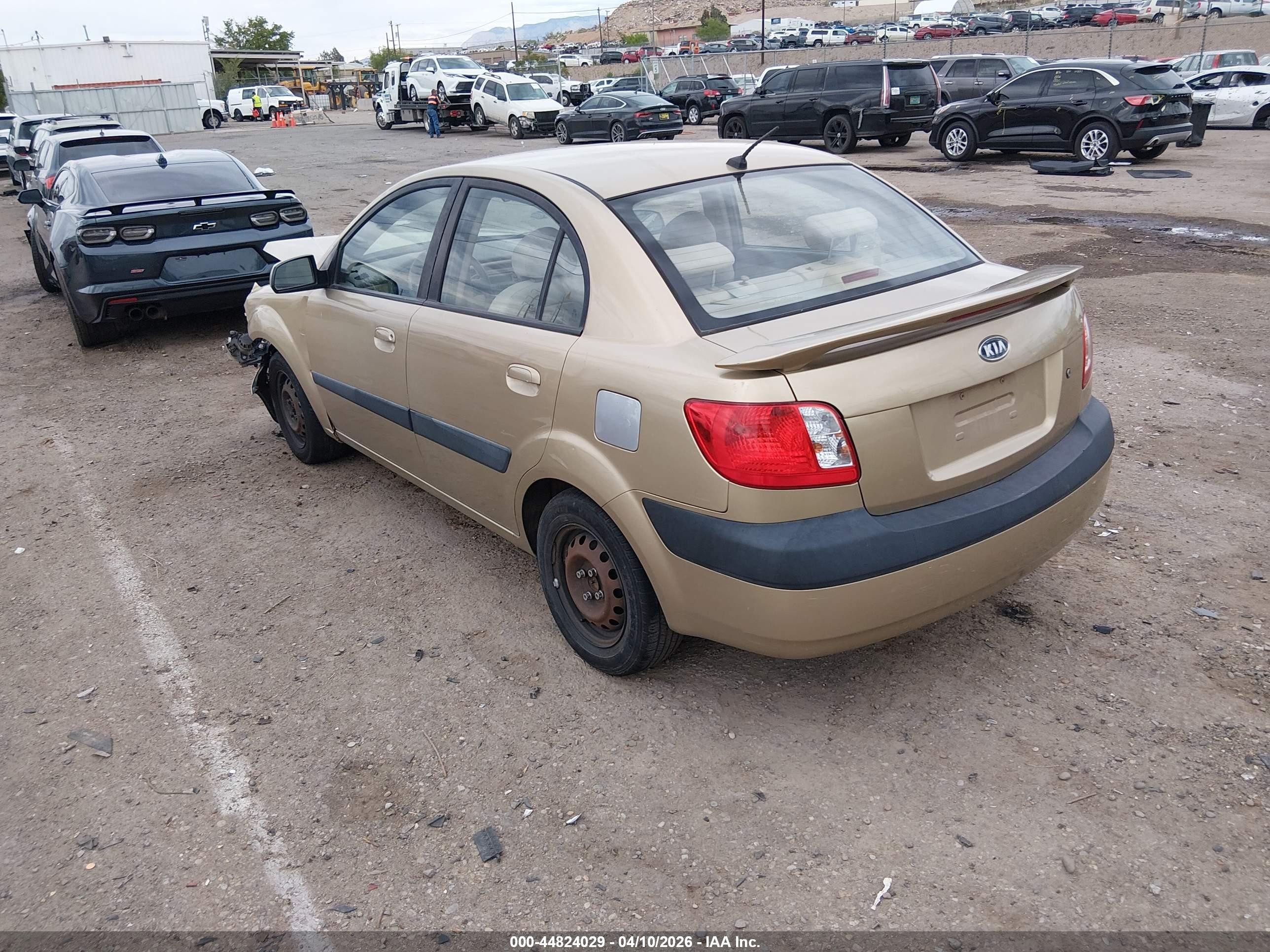 2007 Kia Rio Lx Gold vin: KNADE123076201062