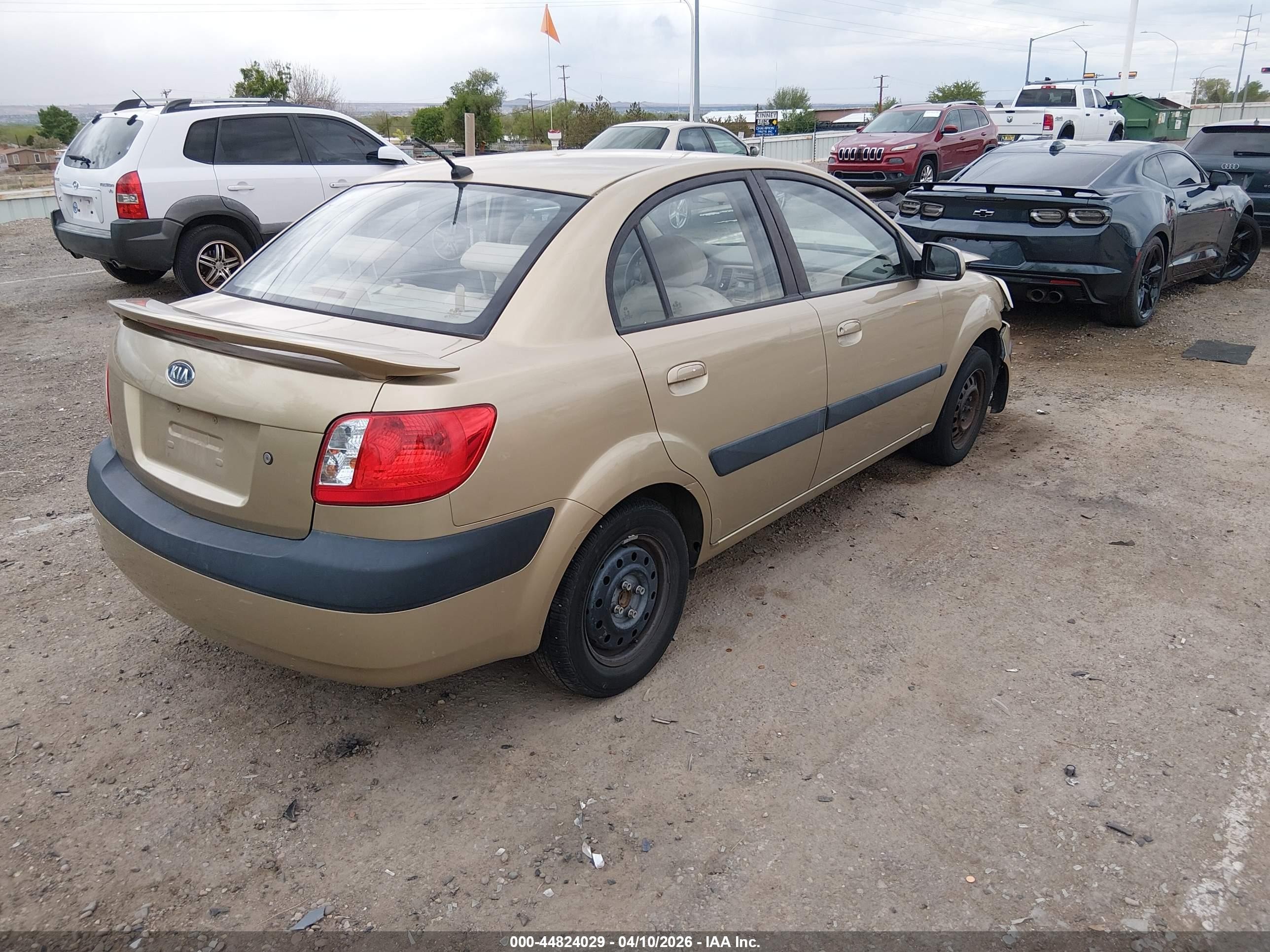 2007 Kia Rio Lx Gold vin: KNADE123076201062