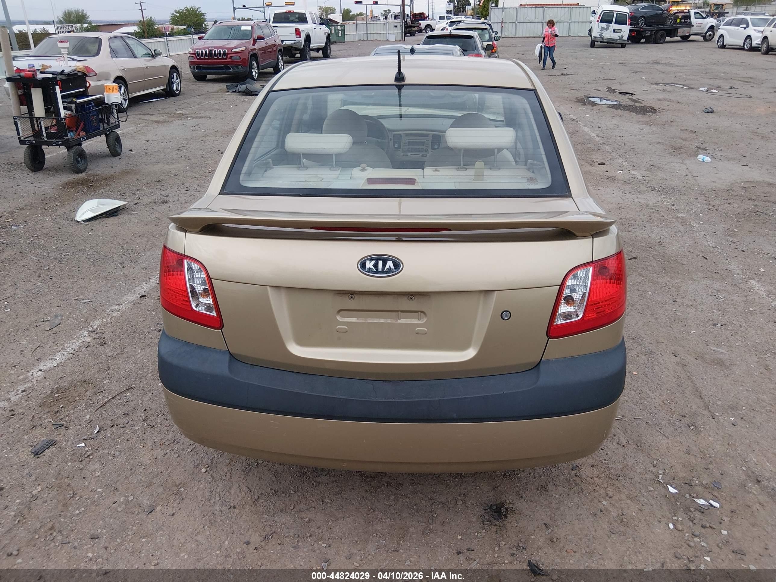 2007 Kia Rio Lx Gold vin: KNADE123076201062