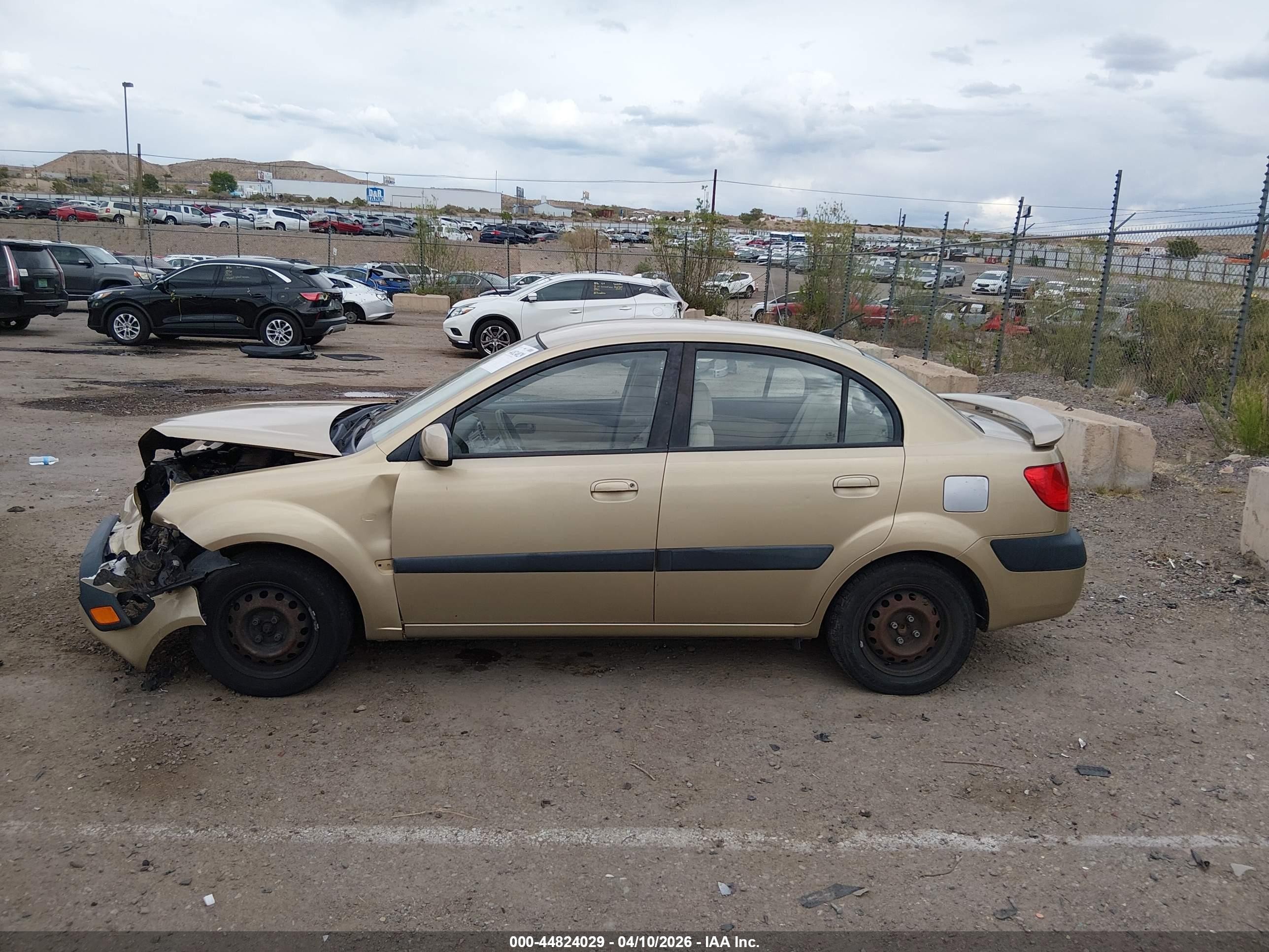 2007 Kia Rio Lx Gold vin: KNADE123076201062