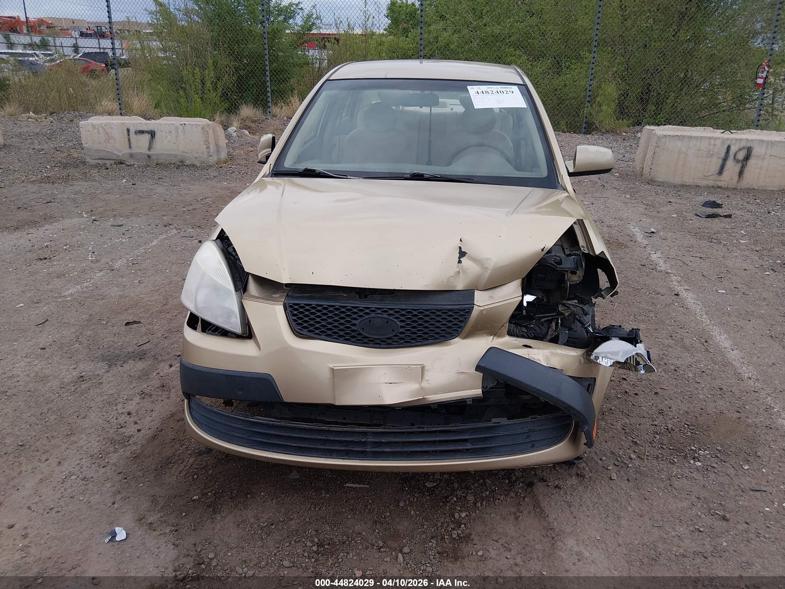 2007 Kia Rio Lx Gold vin: KNADE123076201062