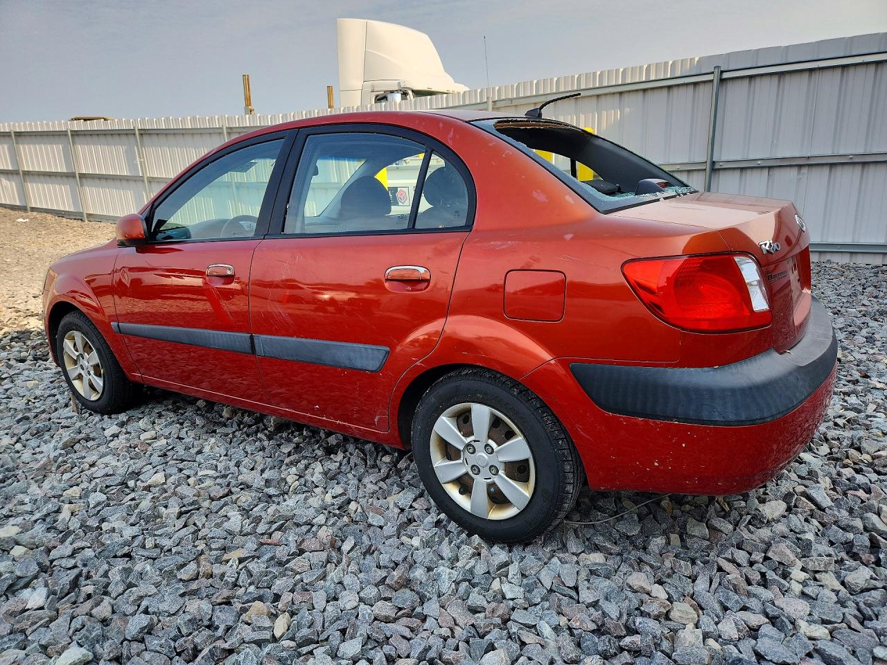 2007 Kia Rio Base Красный vin: KNADE123076203992
