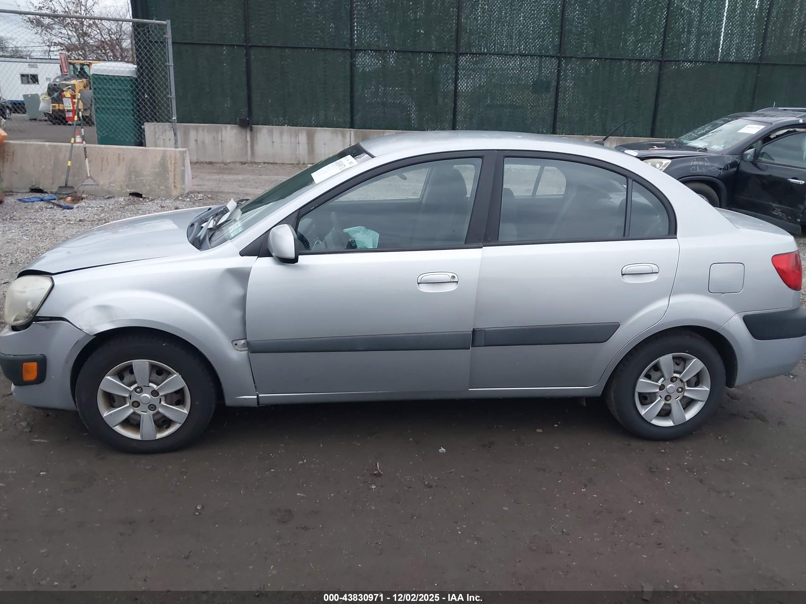 2007 Kia Rio Lx Silver vin: KNADE123176226987