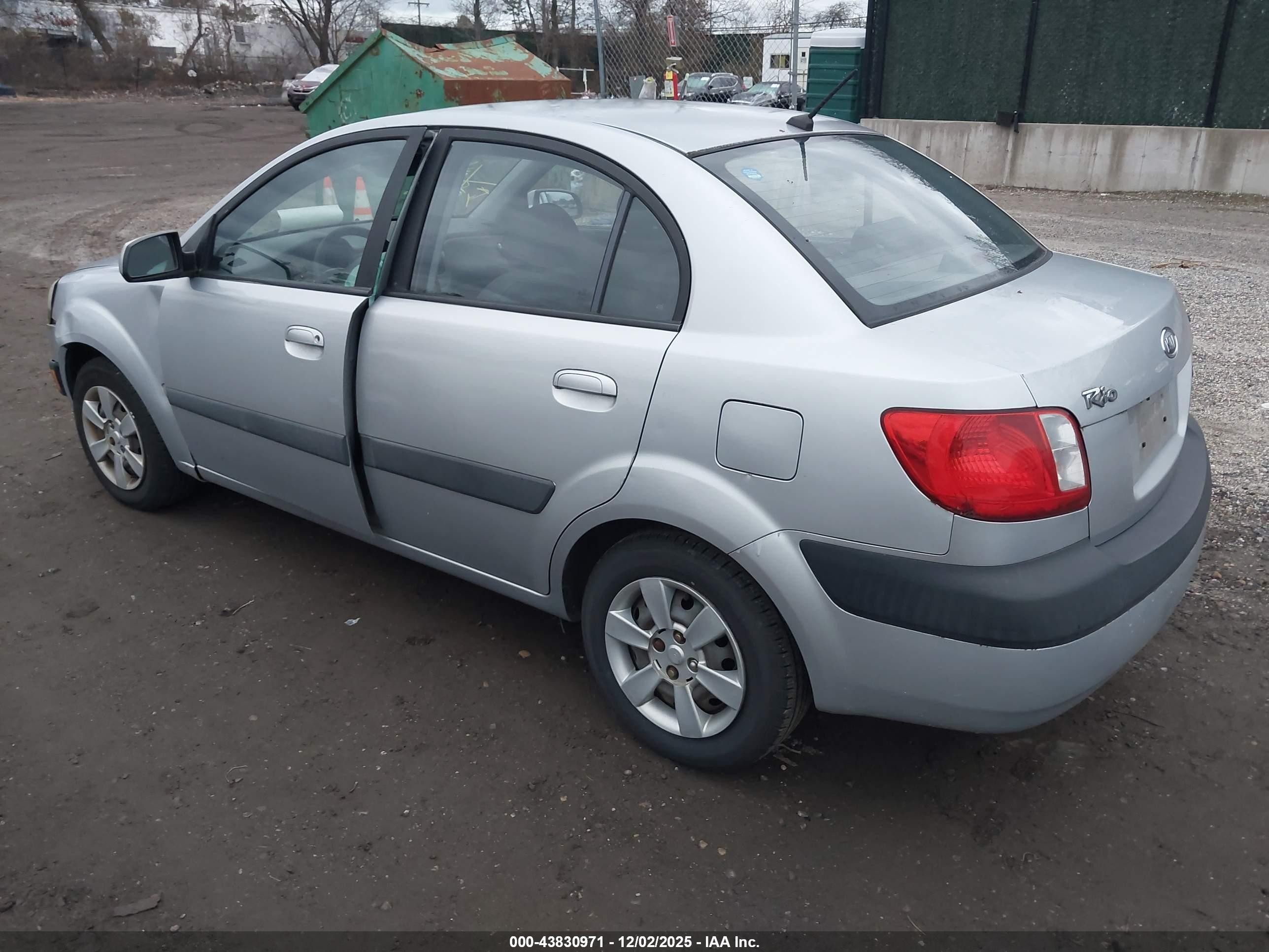 2007 Kia Rio Lx Silver vin: KNADE123176226987
