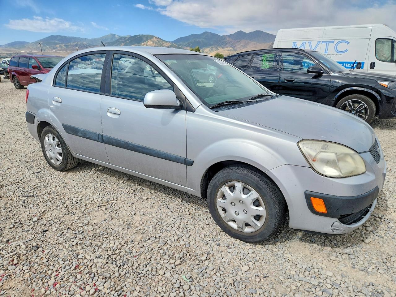 2008 Kia Rio Base Silver vin: KNADE123186297320