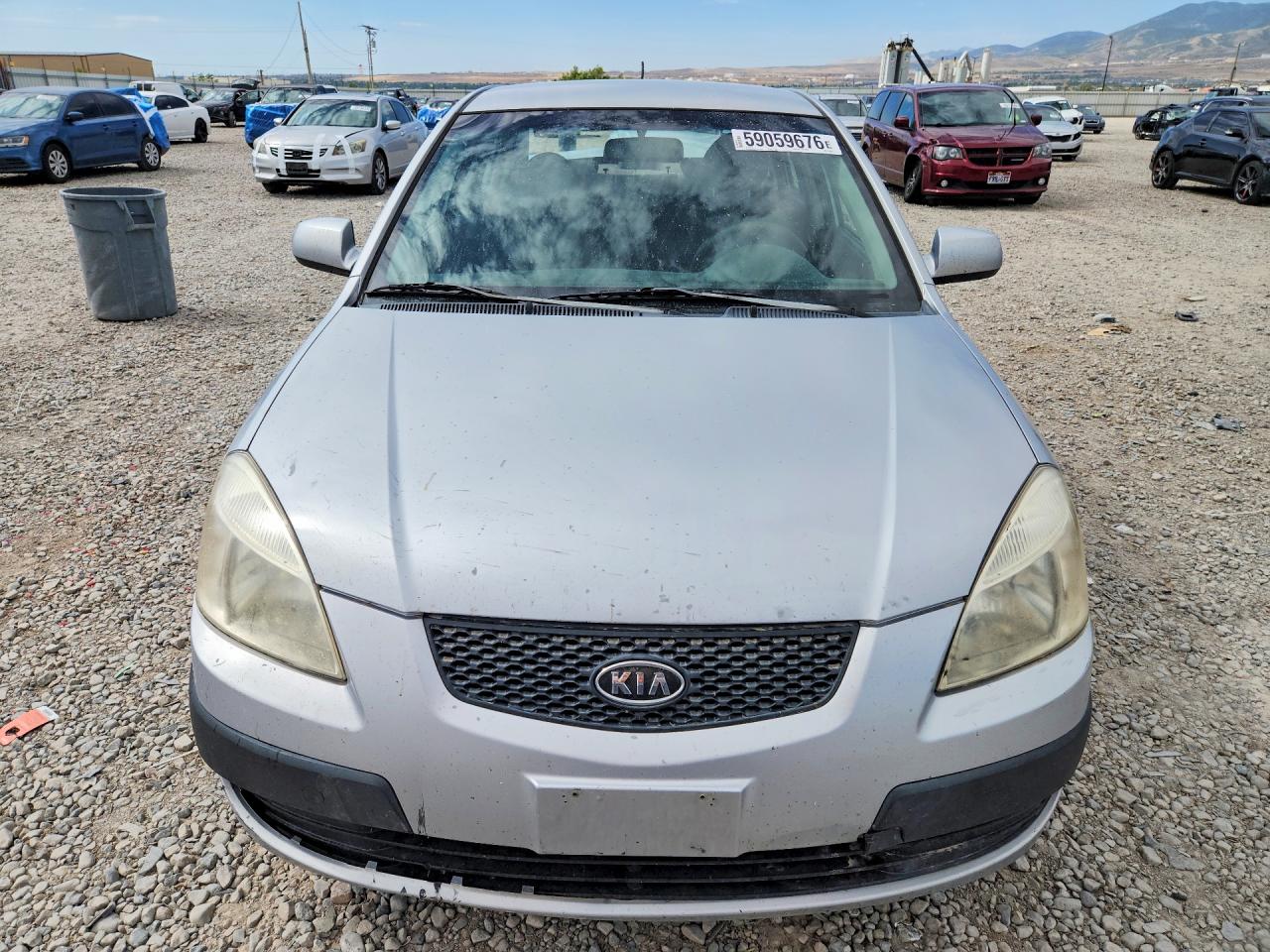 2008 Kia Rio Base Silver vin: KNADE123186297320