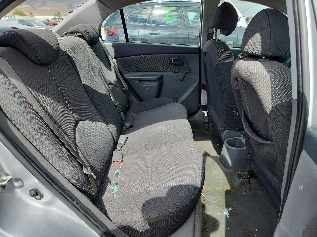 2008 Kia Rio Base Silver vin: KNADE123186297320