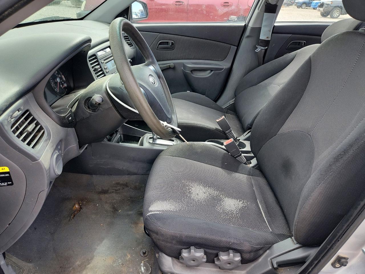 2008 Kia Rio Base Silver vin: KNADE123186297320