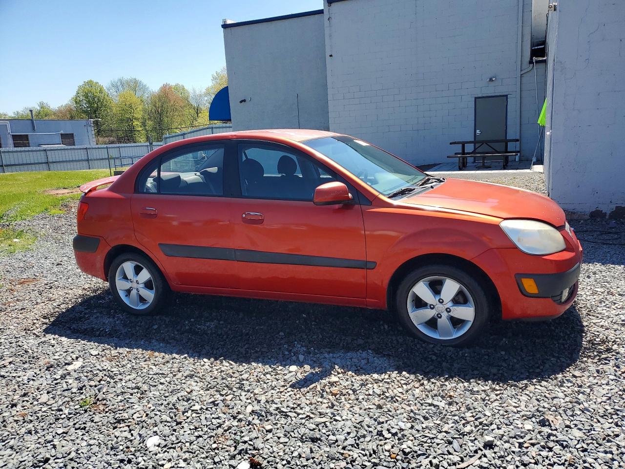 2007 Kia Rio Base Red vin: KNADE123276277396