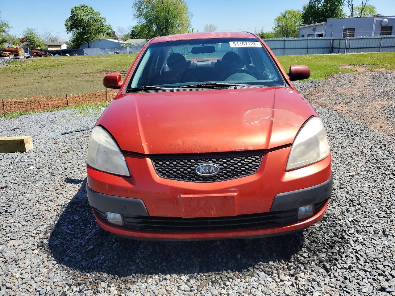2007 Kia Rio Base Red vin: KNADE123276277396