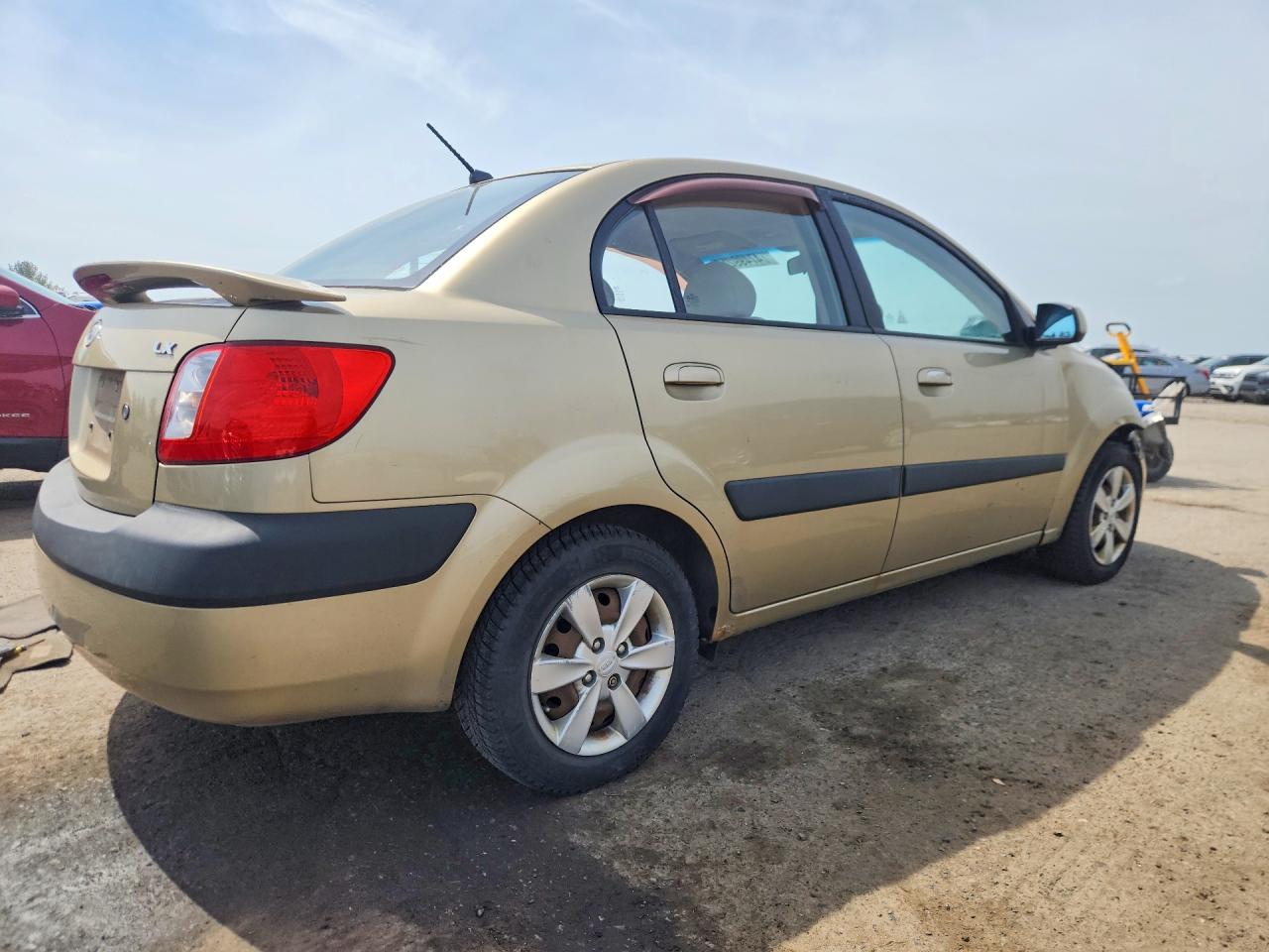 2008 Kia Rio Base Tan vin: KNADE123286397488