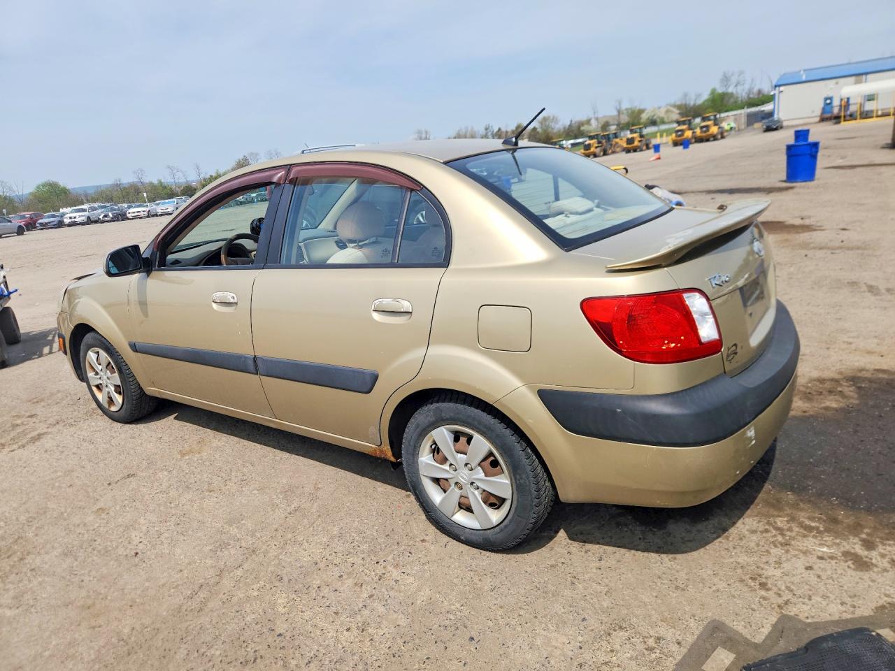 2008 Kia Rio Base Tan vin: KNADE123286397488