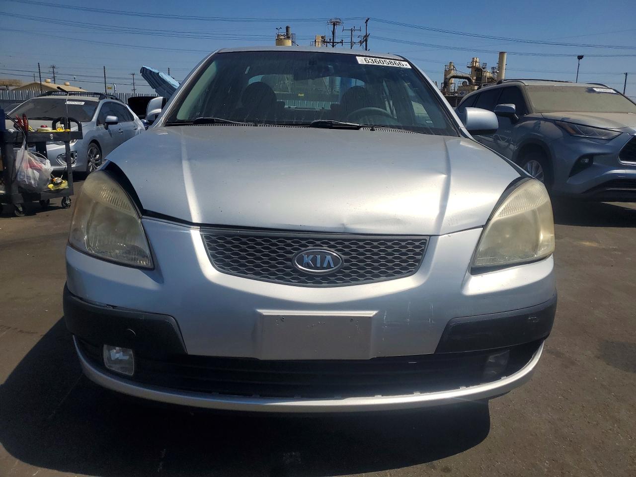 2008 Kia Rio Base Серебряный vin: KNADE123286429808