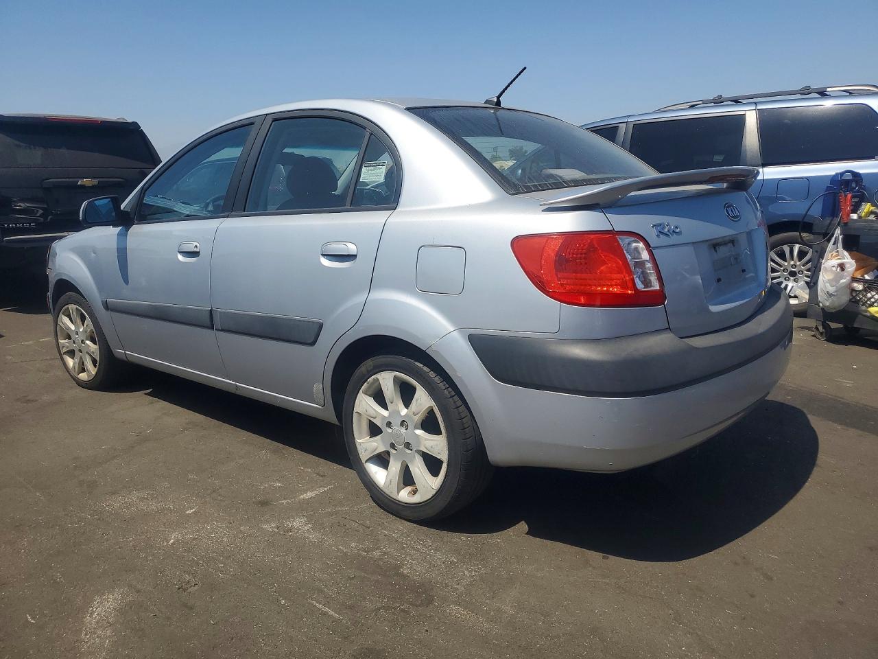 2008 Kia Rio Base Серебряный vin: KNADE123286429808