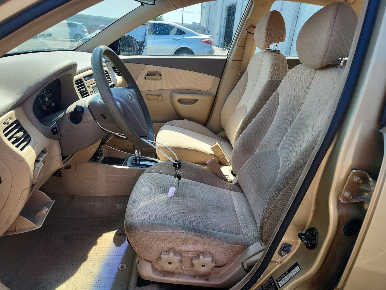 2006 Kia Rio Base Gold vin: KNADE123366064195