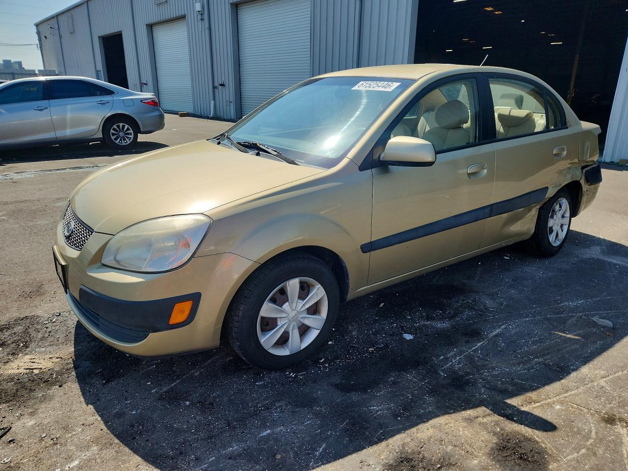 2006 Kia Rio Base Gold vin: KNADE123366064195